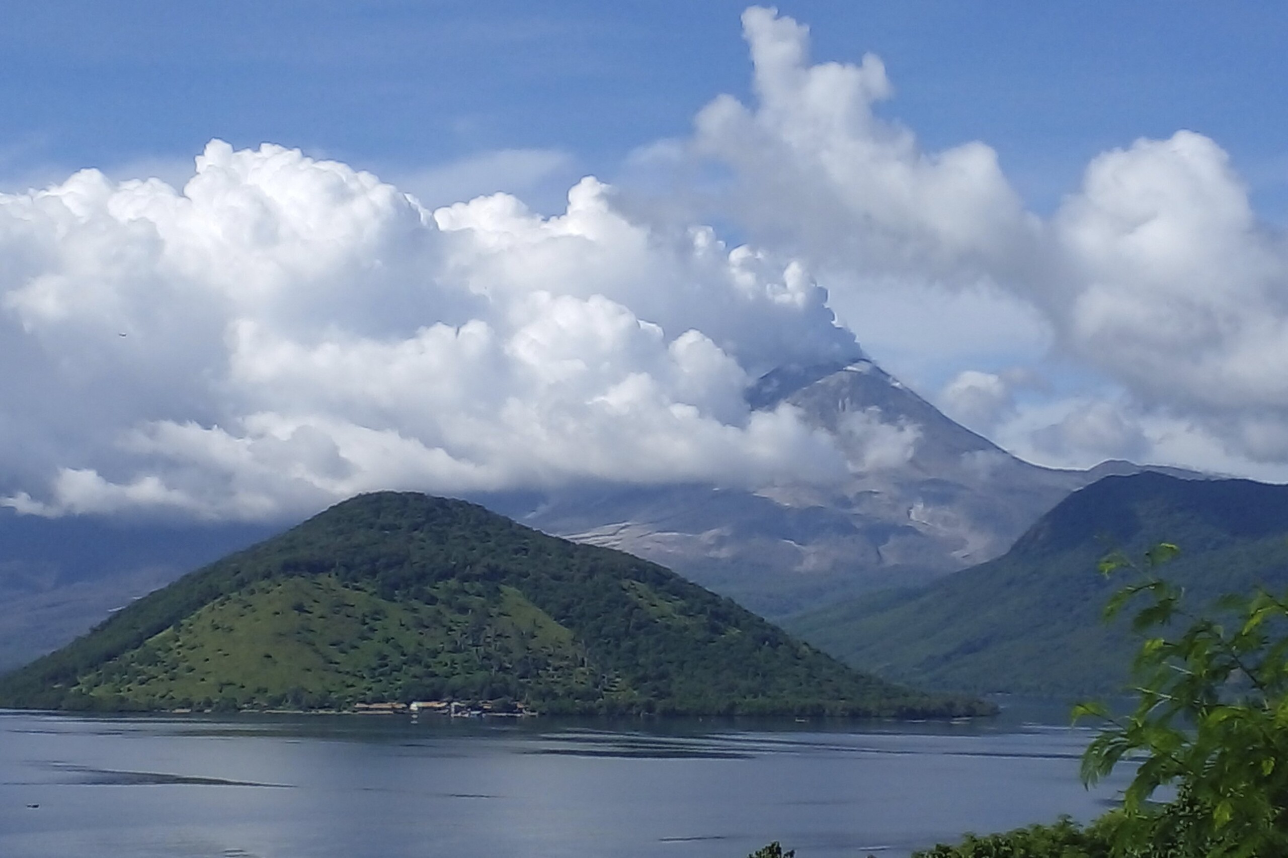 Indonesia: Lewotobi Laki Laki volcano erupts Indonesia: Lewotobi Laki Laki volcano erupts