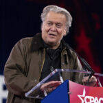Iran, Bannon: “Trump wise to take two weeks”
