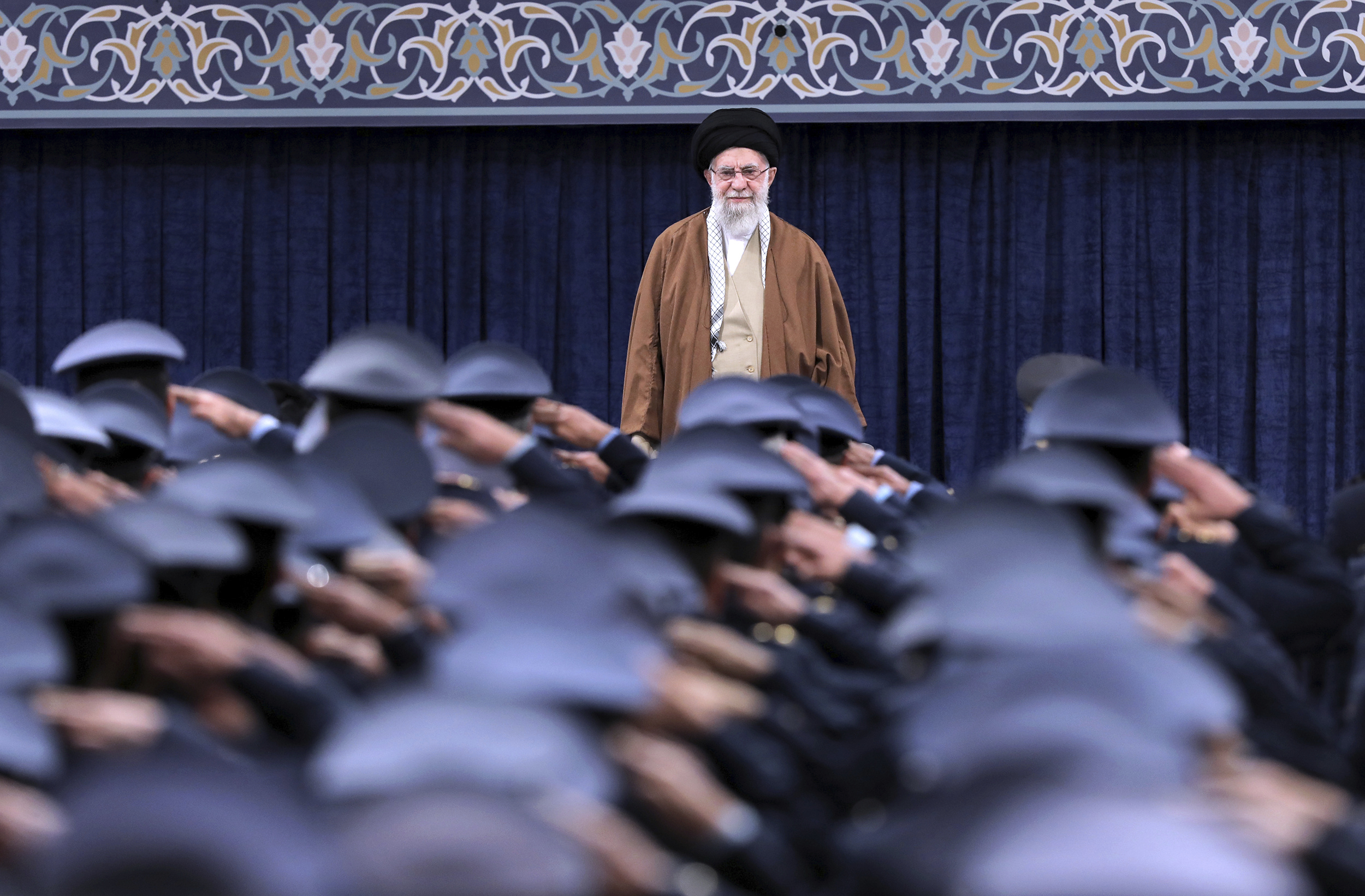 Iran, Khamenei: ‘No to negotiations under pressure from overbearing states’