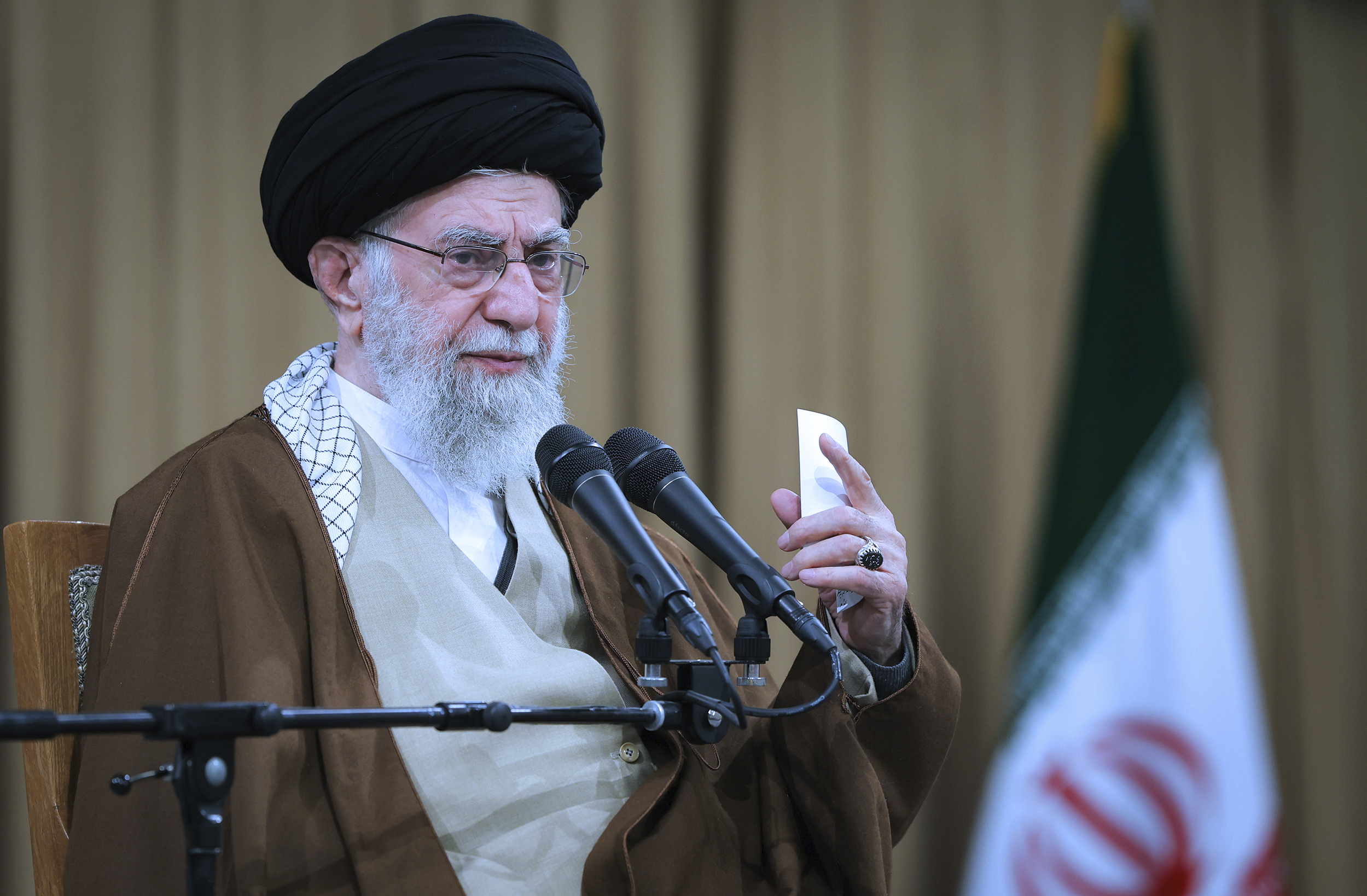 Iran, Khamenei to USA: ‘Threats don't work with us’