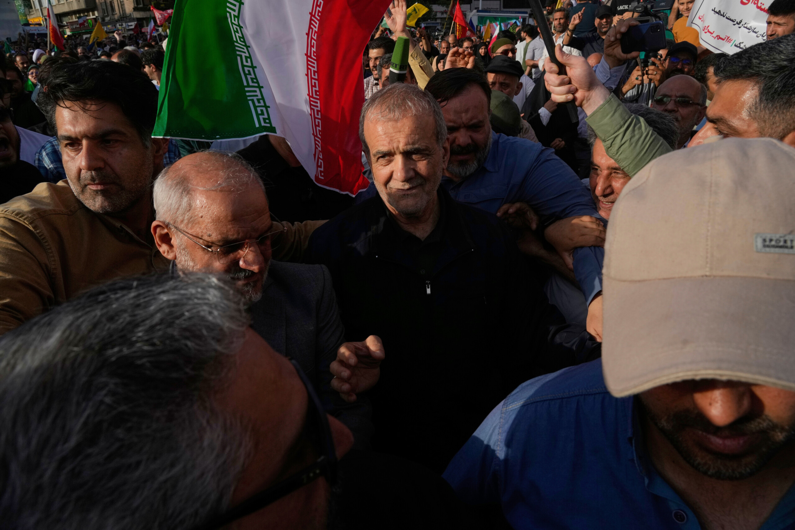 Iran, Pezeshkian: "Israel tried to assassinate me" Iran, Pezeshkian: "Israel tried to assassinate me"