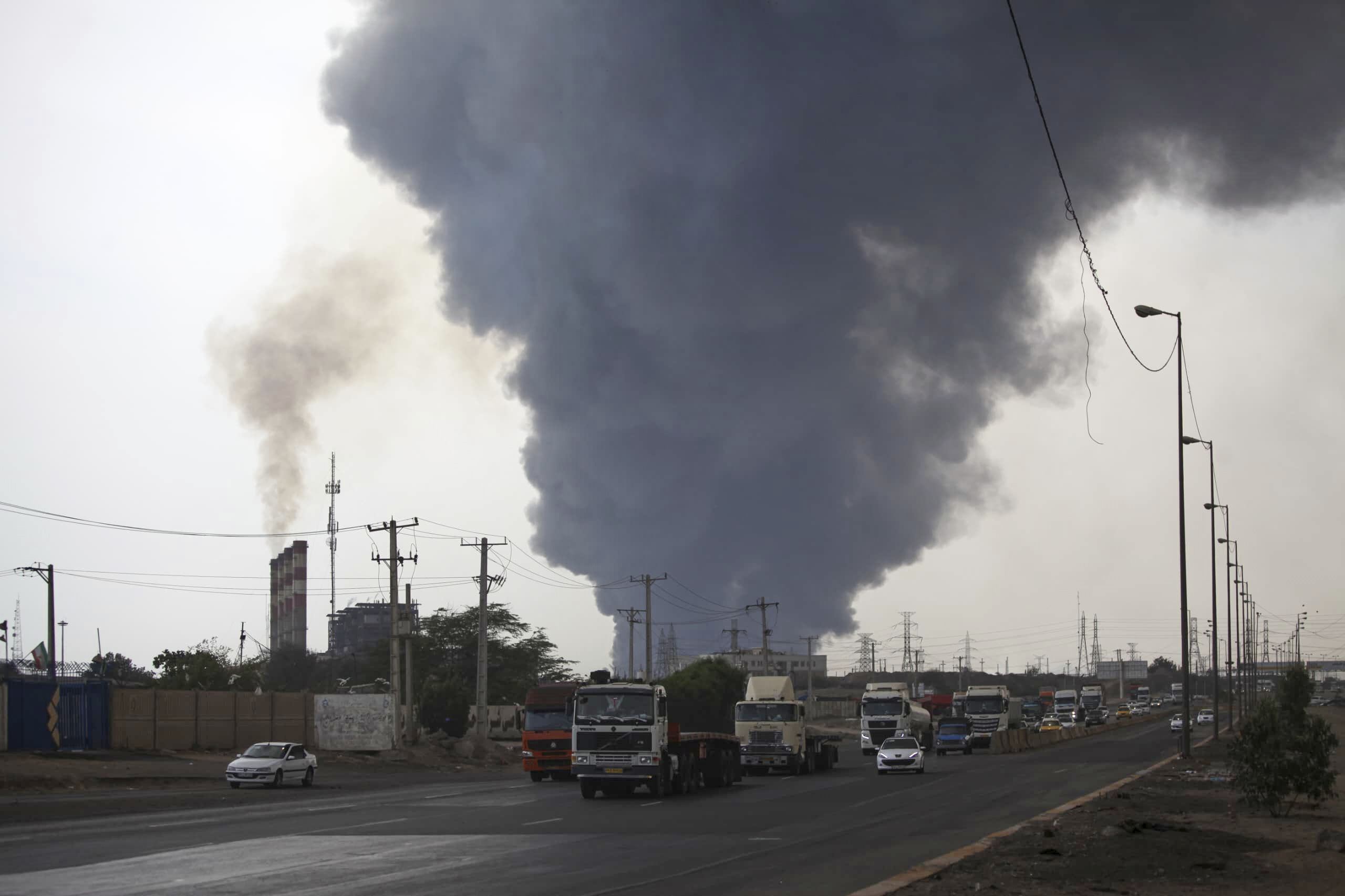 Iran, port explosion: death toll rises to 14 dead and 750 injured Iran, port explosion: death toll rises to 14 dead and 750 injured