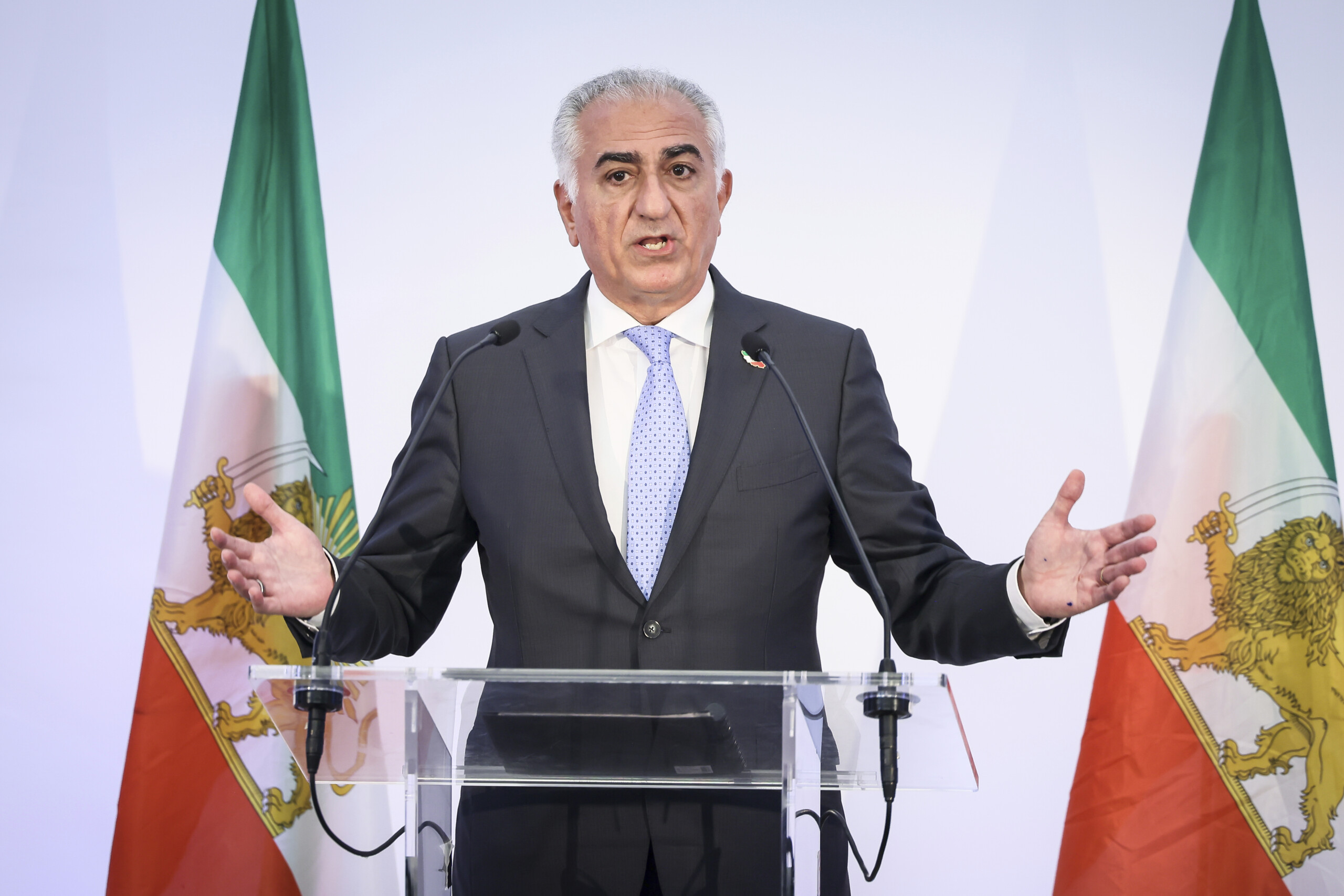 Iran, the son of the Shah Pahlavi: ‘The regime is collapsing, it's a chance for real change’ Iran, the son of the Shah Pahlavi: ‘The regime is collapsing, it's a chance for real change’