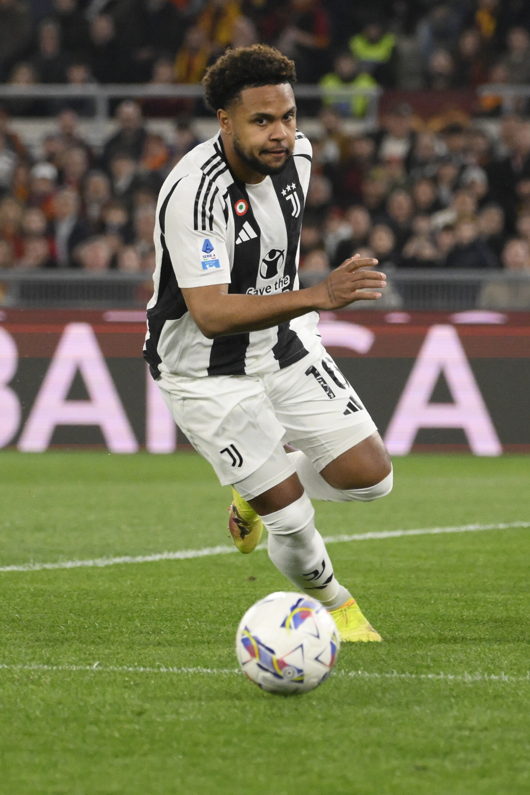 Juventus, open training session in front of 300 fans: McKennie back with the group