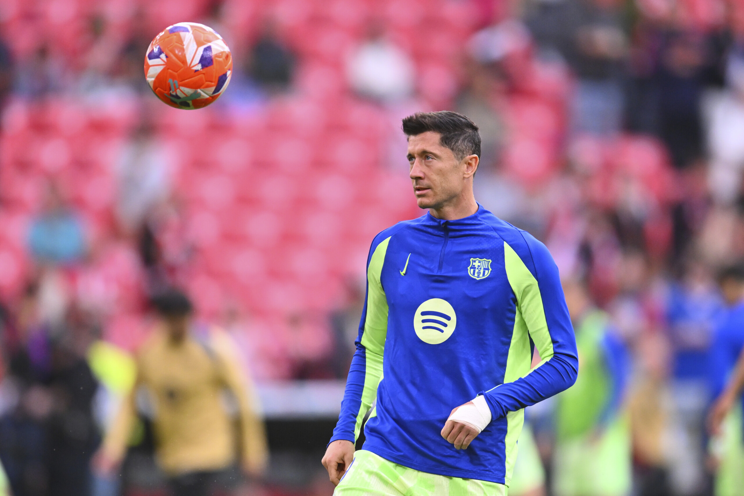 Lewandowski: ‘I can't compete with Barca's young players’