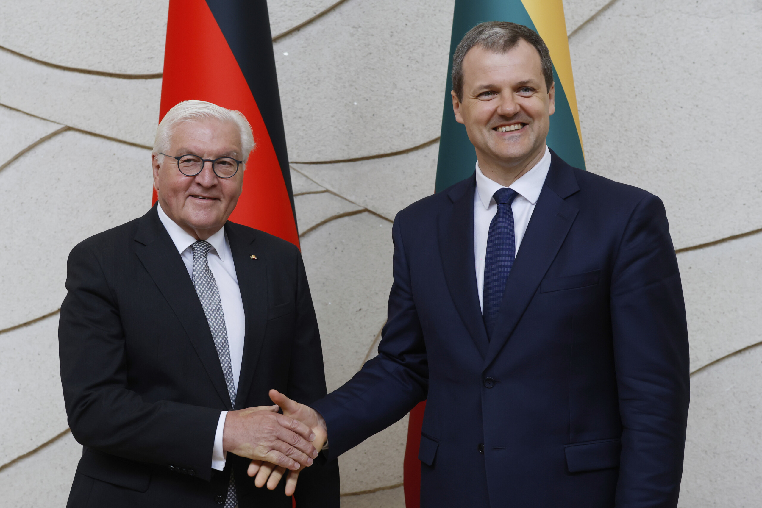 Lithuania: Prime Minister Paluckas resigns after investigation into financial activities