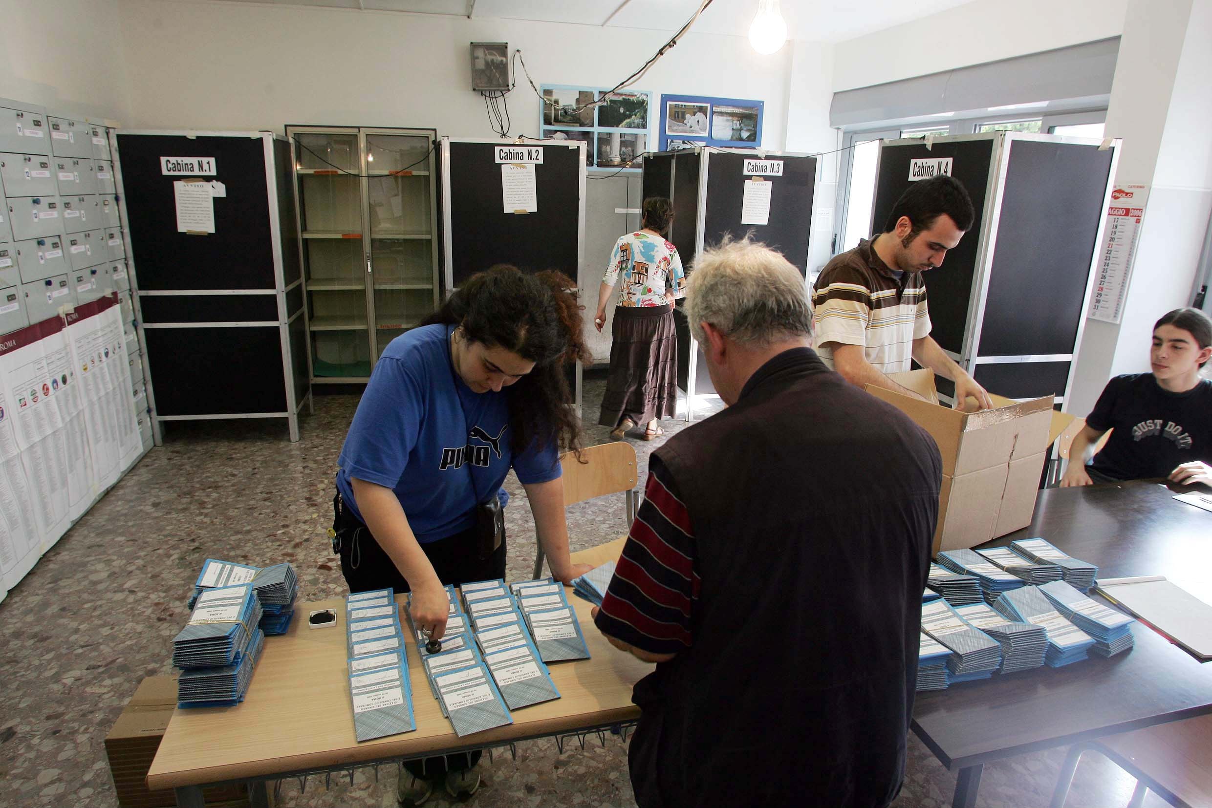Local elections: turnout down, 33.48% voted by 7 p.m. Local elections: turnout down, 33.48% voted by 7 p.m.