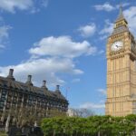 London: Man with Palestinian Flag Climbs Big Ben
