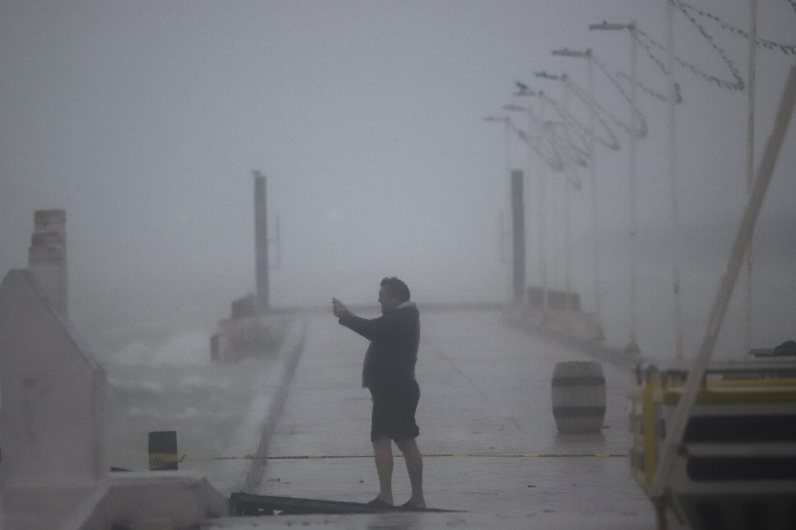 Mexico, Hurricane Erick approaches as a Category 4: "Extremely dangerous" Mexico, Hurricane Erick approaches as a Category 4: "Extremely dangerous"