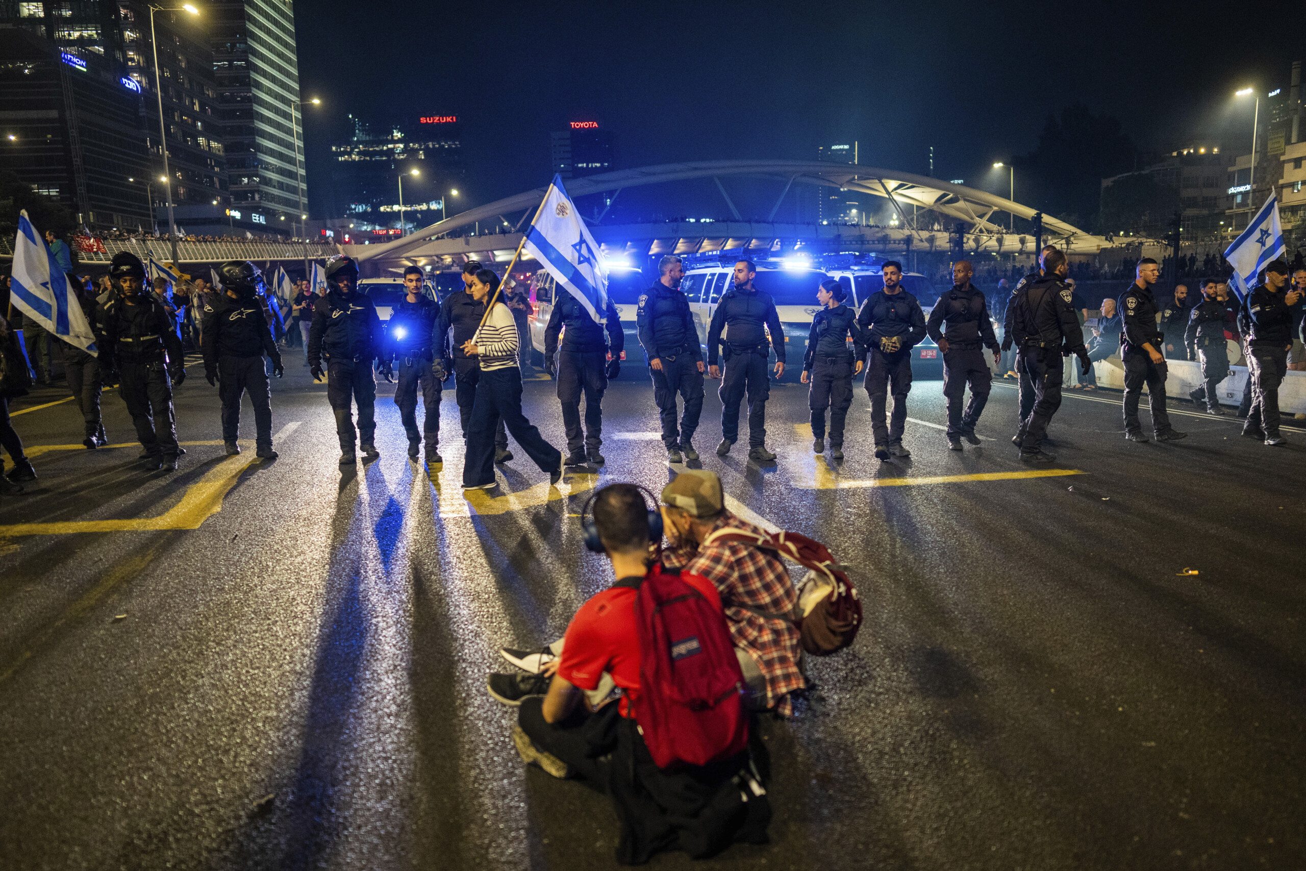 Middle East: 600 days since 7 October, protesters block road in Tel Aviv