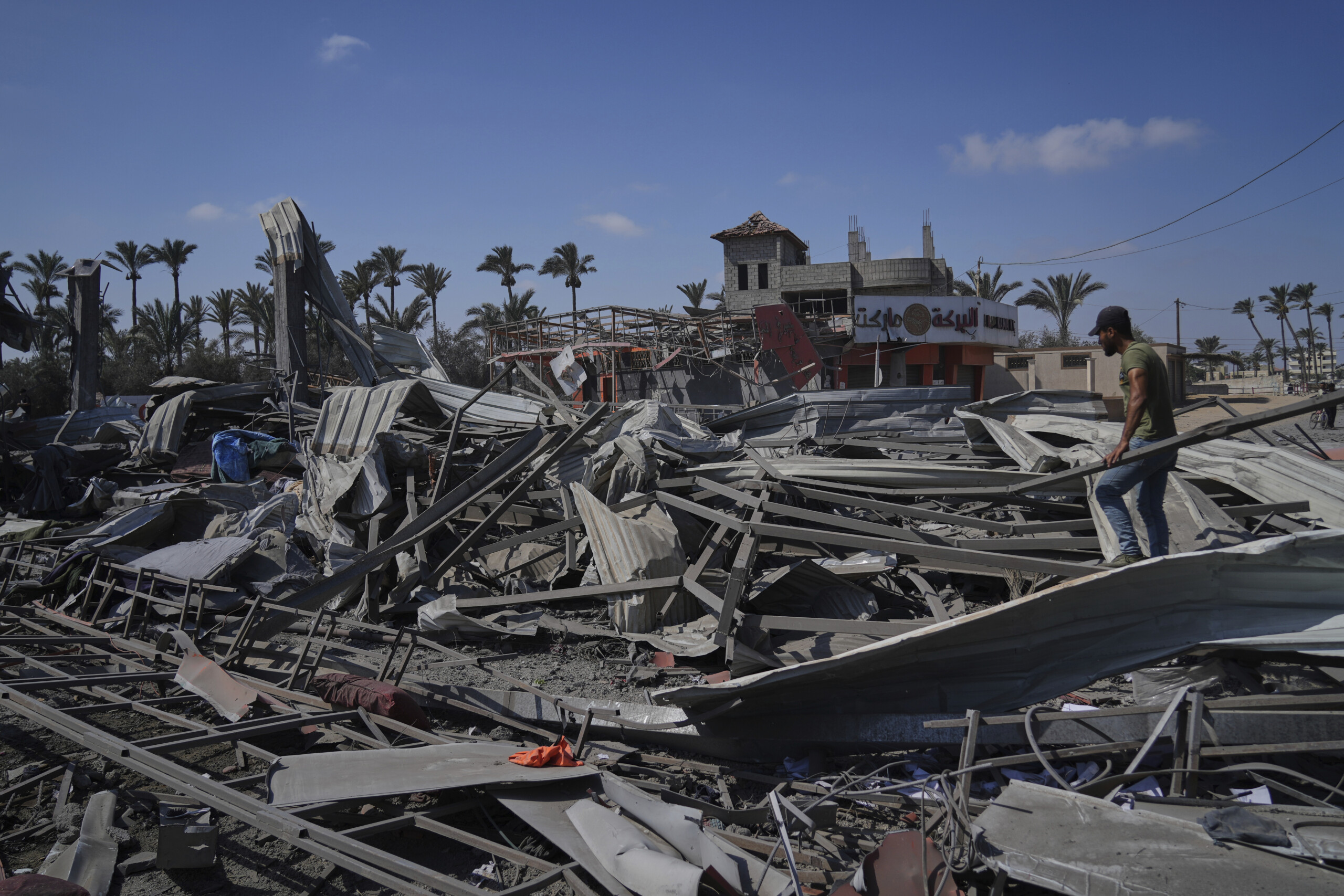 Middle East: death toll from Israeli attacks in Gaza rises to 110