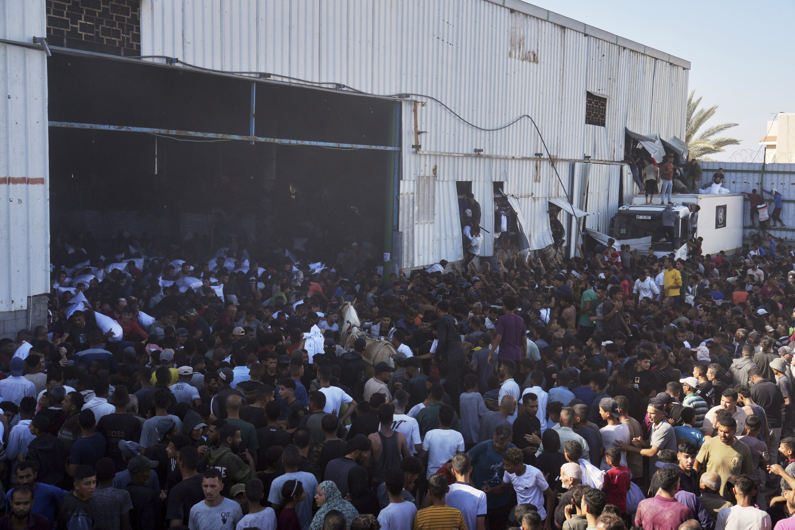 Middle East, Gaza Health Ministry: 70 dead in Israeli raids since dawn Middle East, Gaza Health Ministry: 70 dead in Israeli raids since dawn