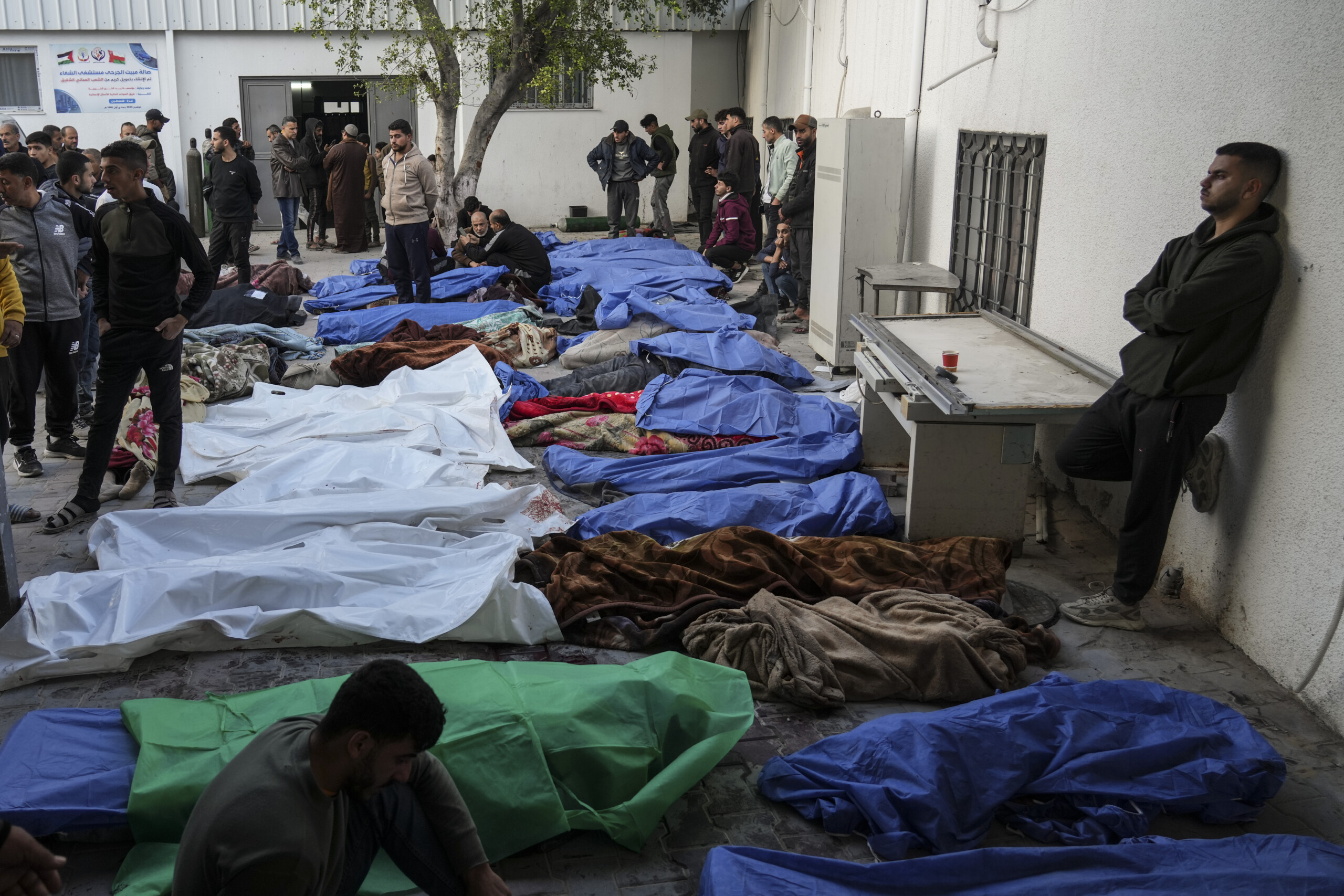 Middle East, Hamas Health Ministry: "300 dead in Israeli airstrikes."