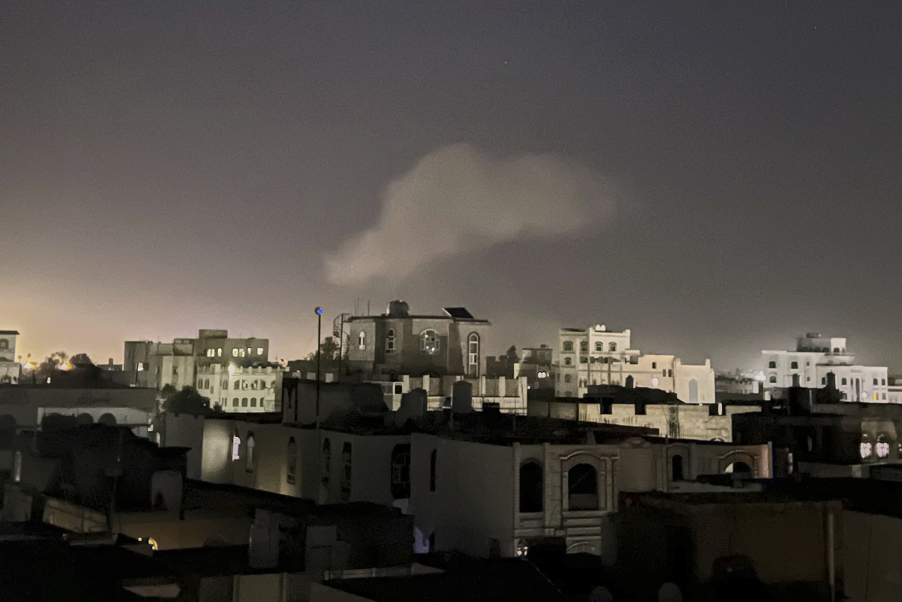 Middle East: Houthis report at least one casualty after new US raids