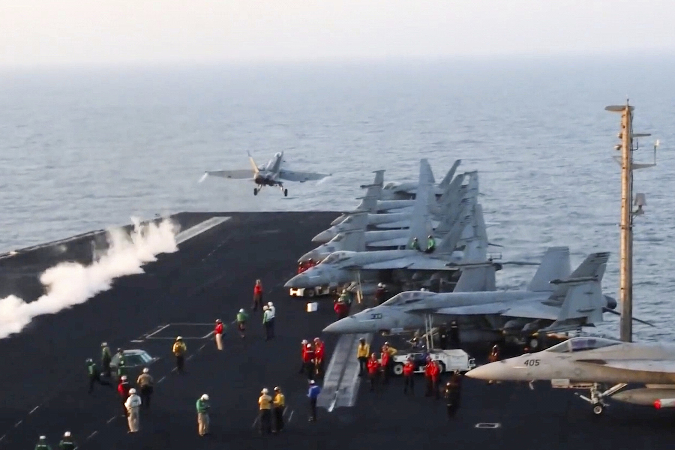 Middle East, Houthis: US aircraft carrier attacked with missiles and a drone