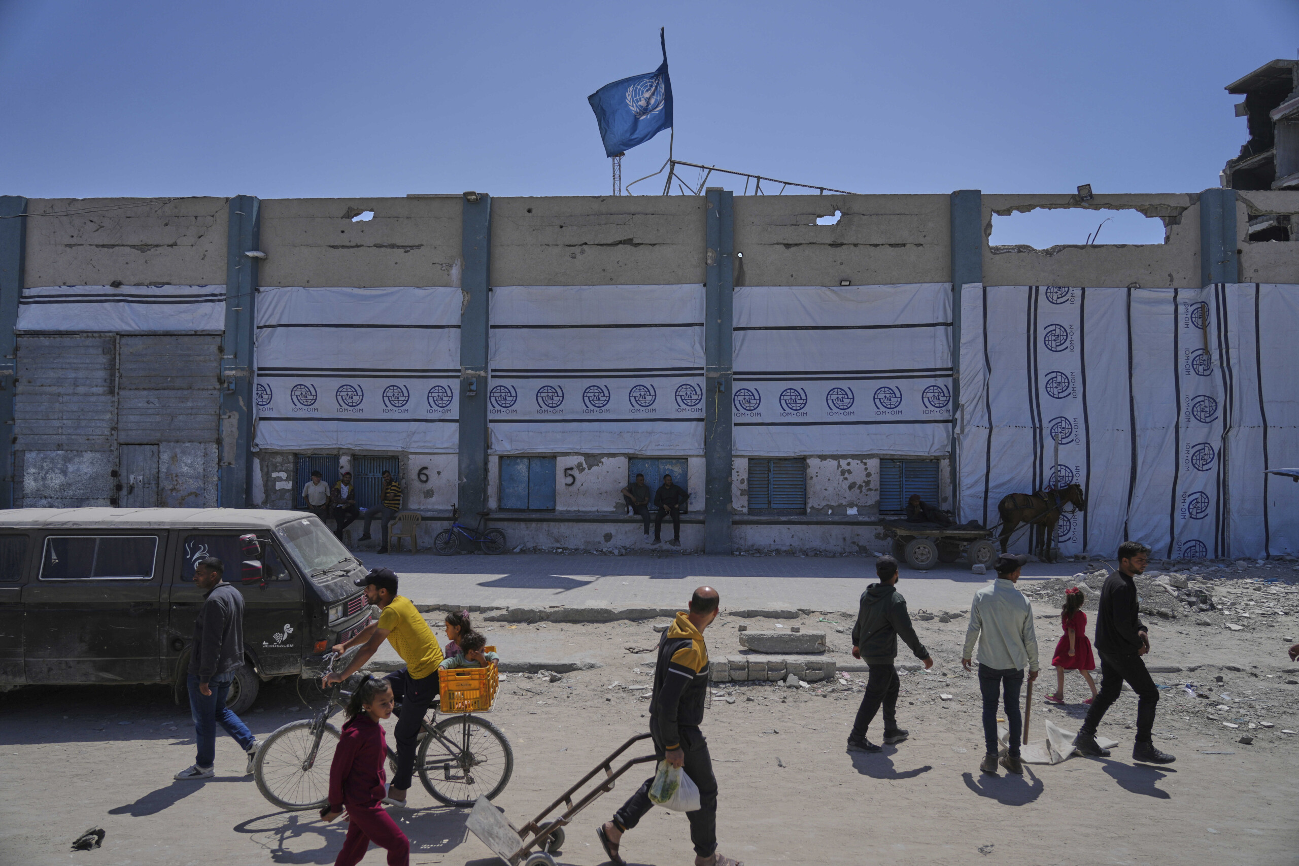 Middle East: Israeli protesters storm UNRWA headquarters in East Jerusalem
