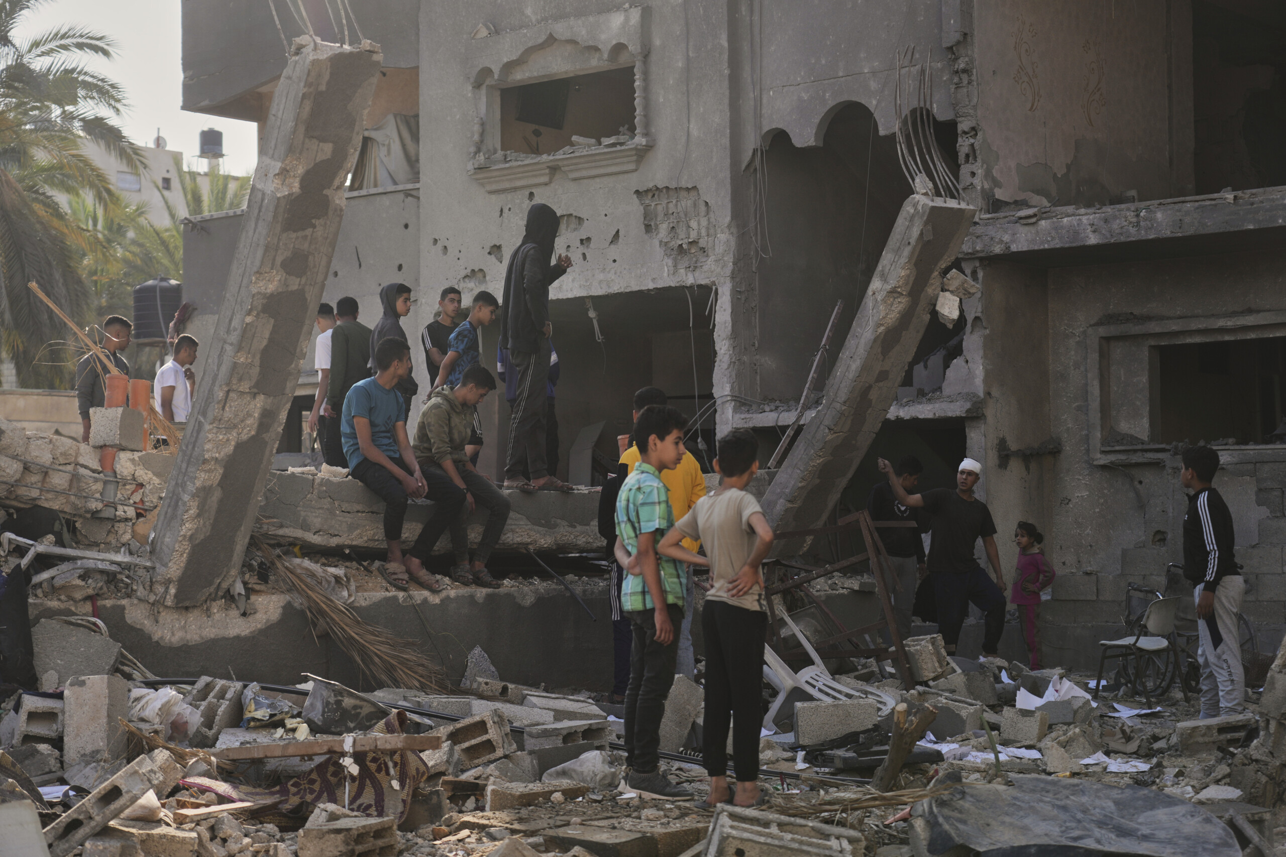 Middle East: Israeli raid hits doctor's home in Gaza, killing nine of her children