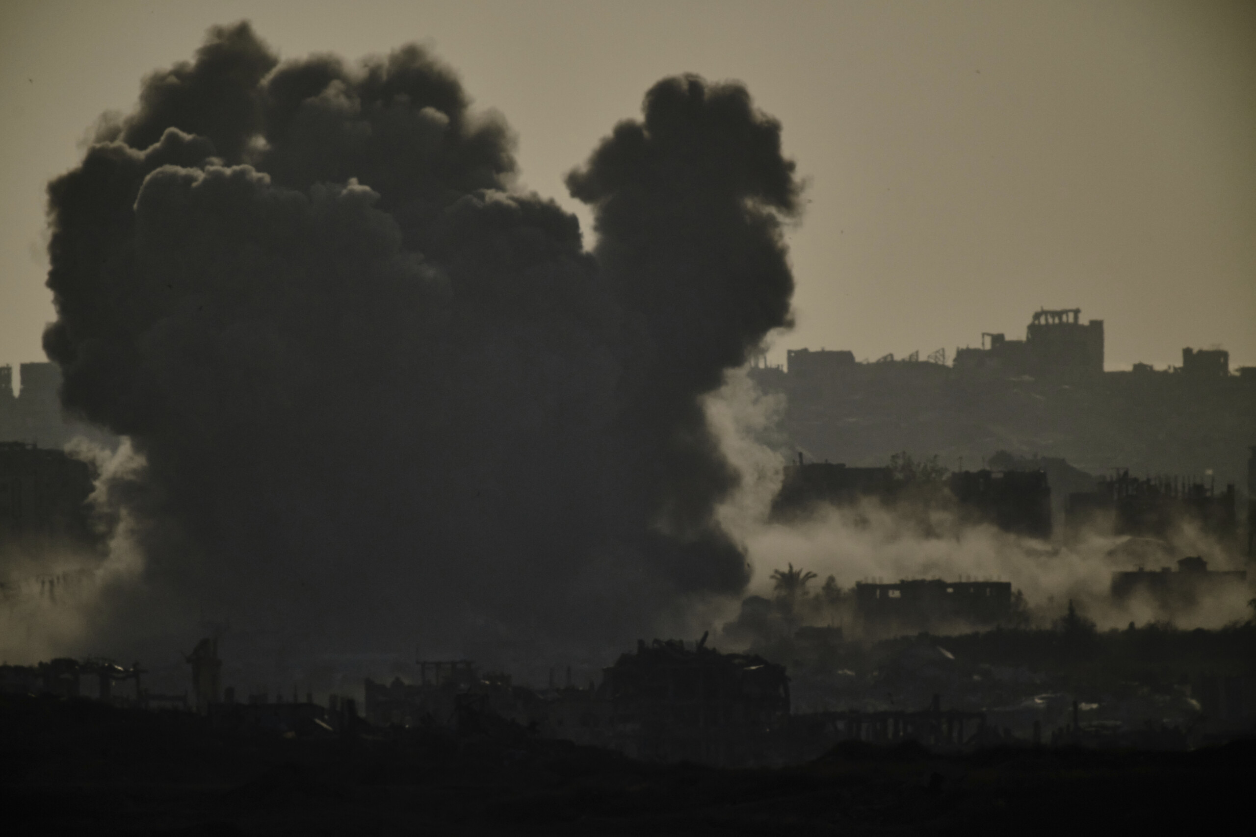 Middle East: media reports 16 dead today in Israeli raids on Gaza
