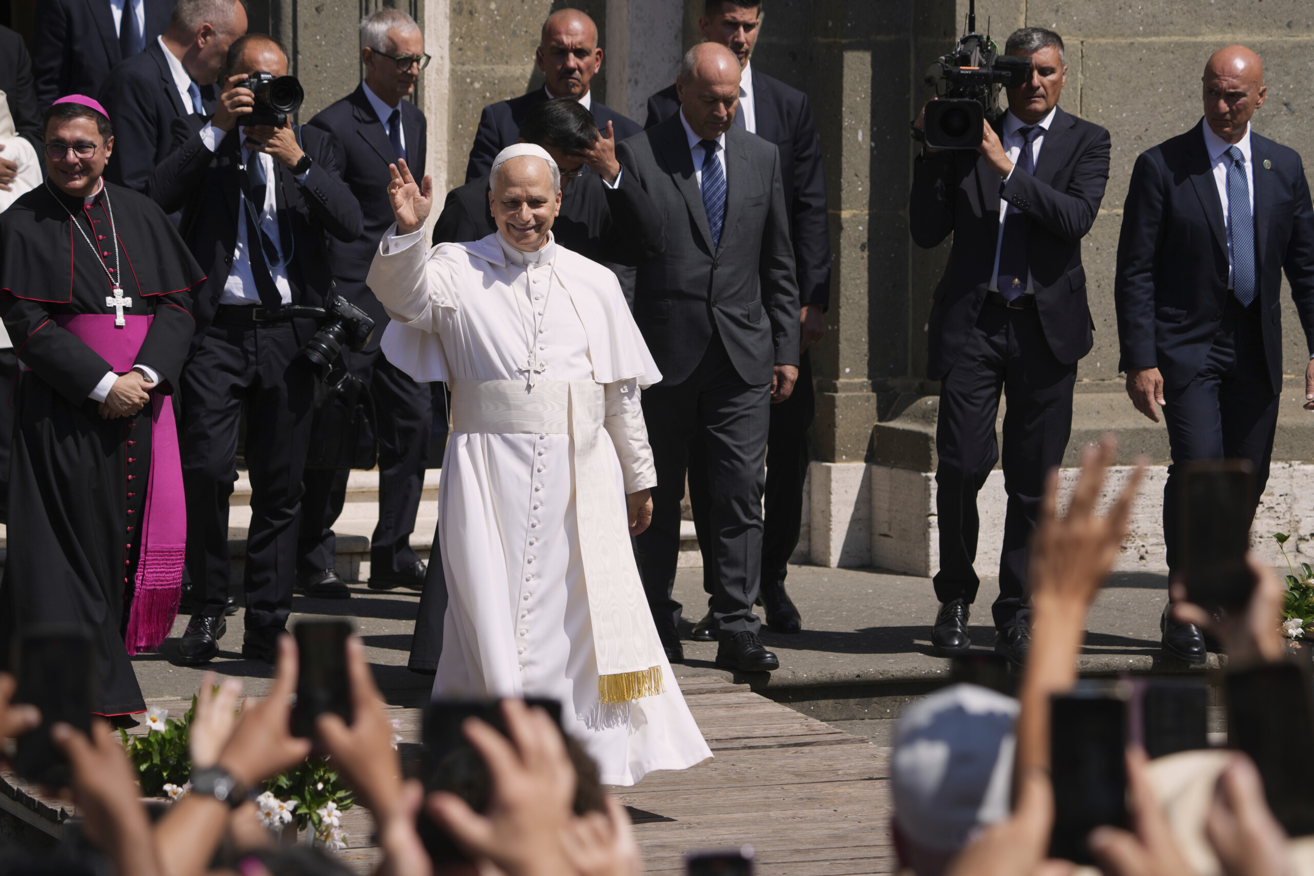 Middle East, Pope: ‘Parties must sit down at the table, the world cannot endure more war’ Middle East, Pope: ‘Parties must sit down at the table, the world cannot endure more war’