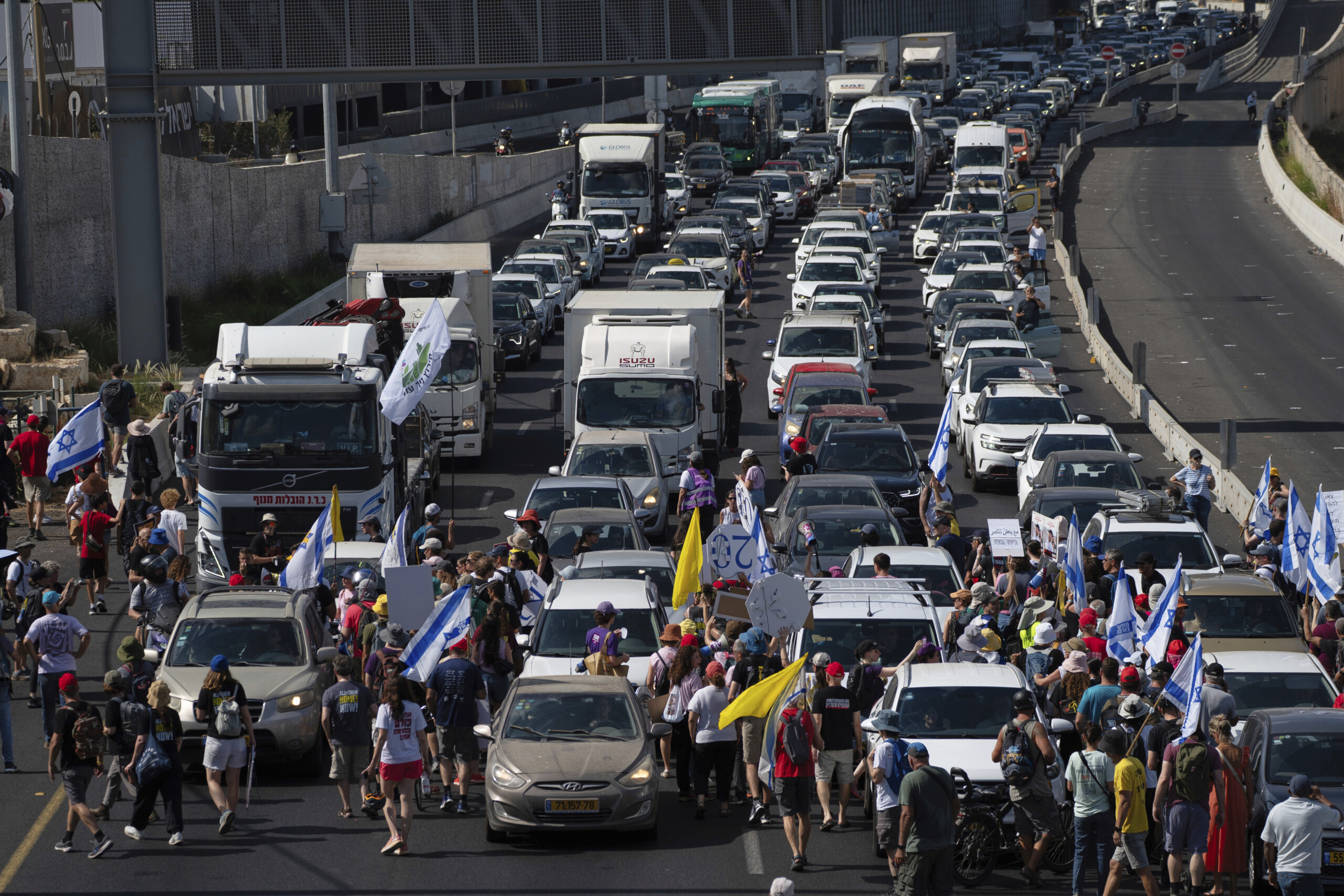 Middle East: protests and roadblocks in Israel, 25 arrests