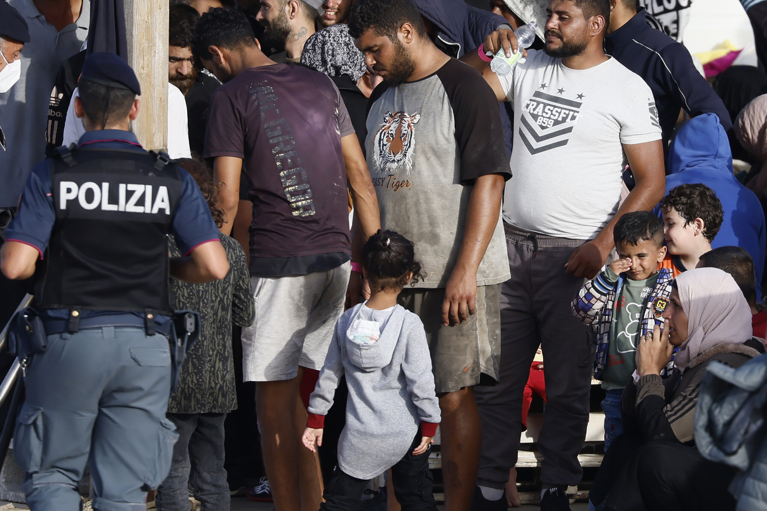 Migrants, EU Court: "Accompanying a child is not aiding illegal entry" Migrants, EU Court: "Accompanying a child is not aiding illegal entry"