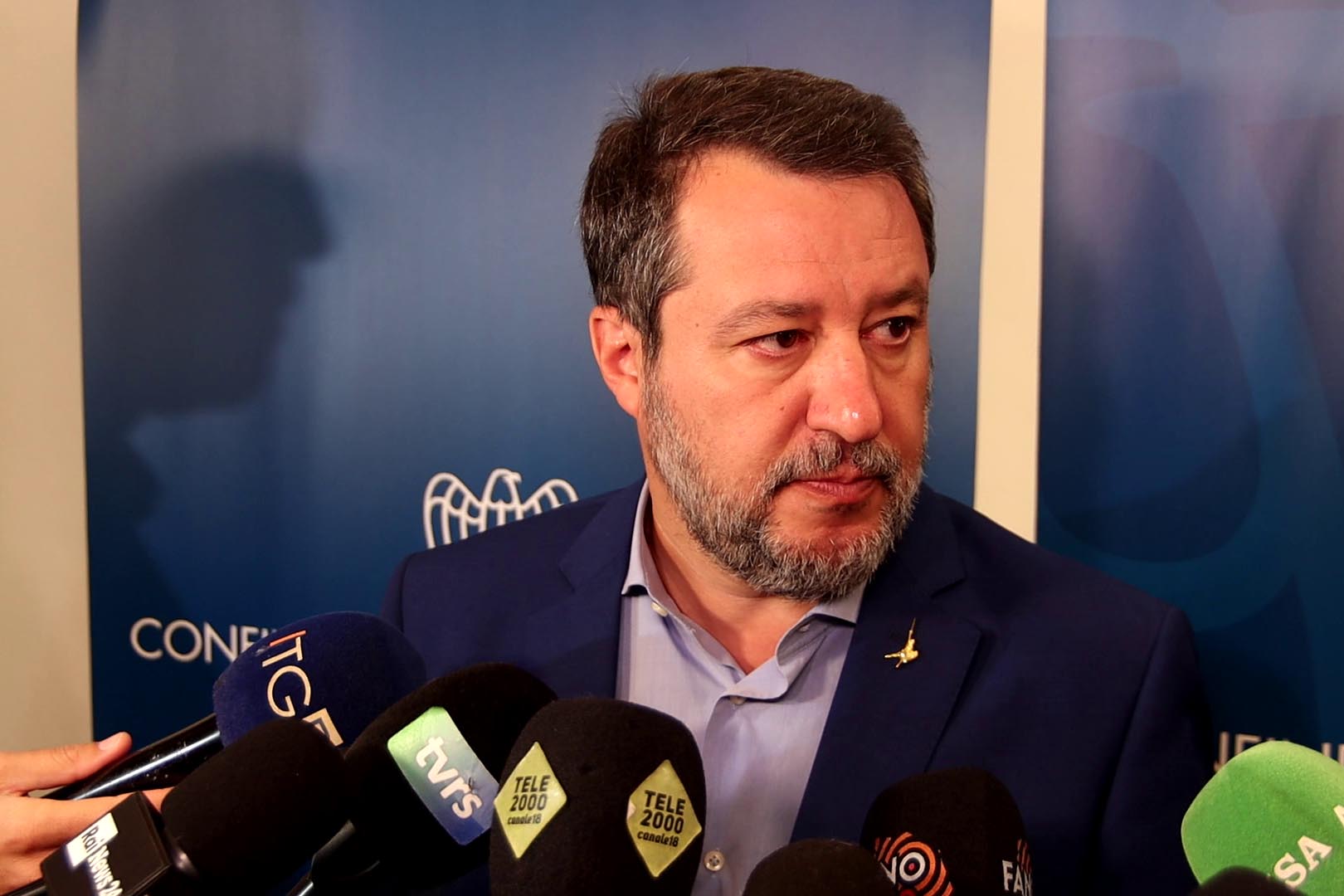 Migrants, Lega: "Red robes attacking borders, motion of no confidence against von der Leyen"