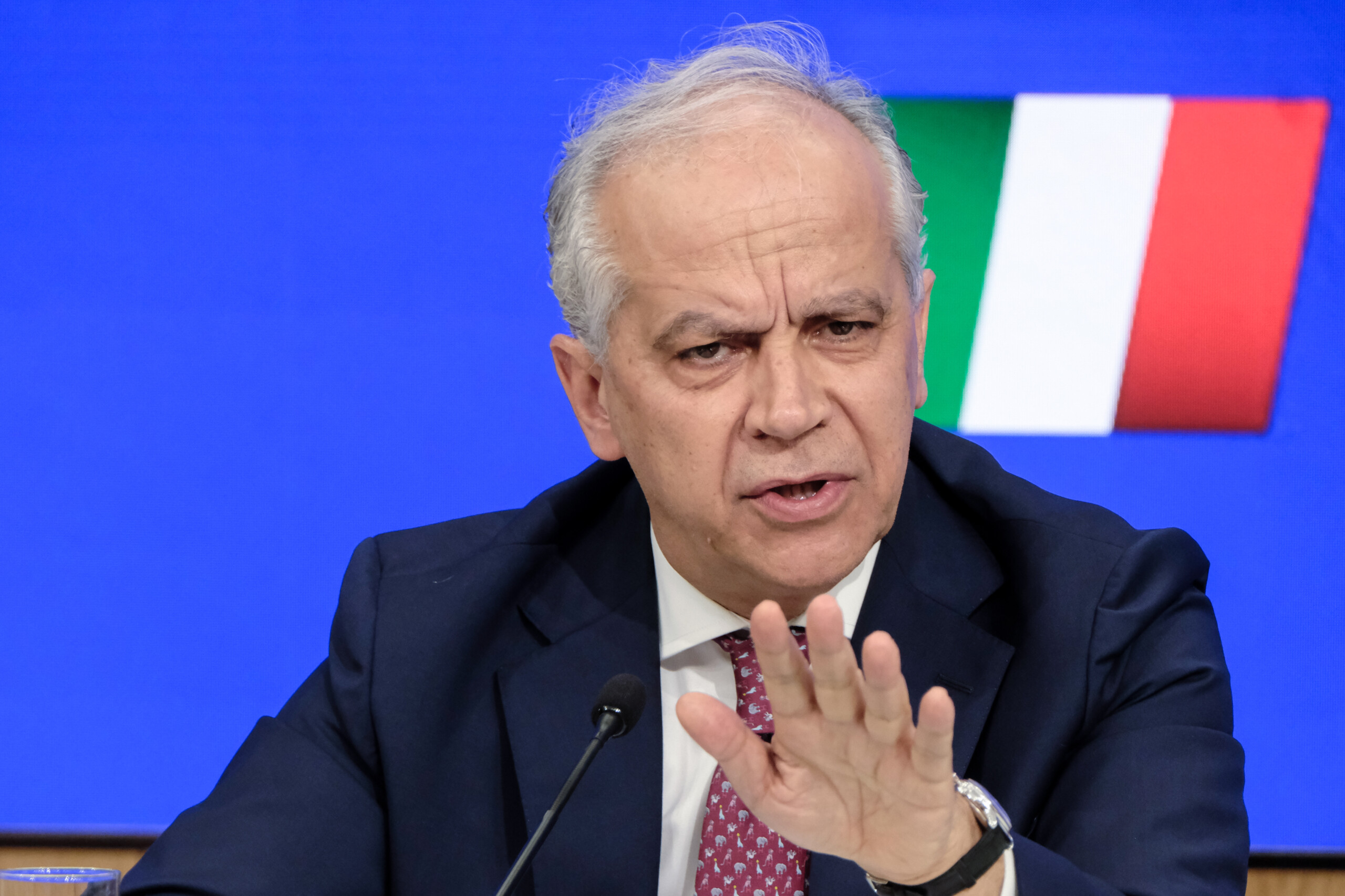 Migrants, Piantedosi: "Wristbands? A perfectly normal practice"