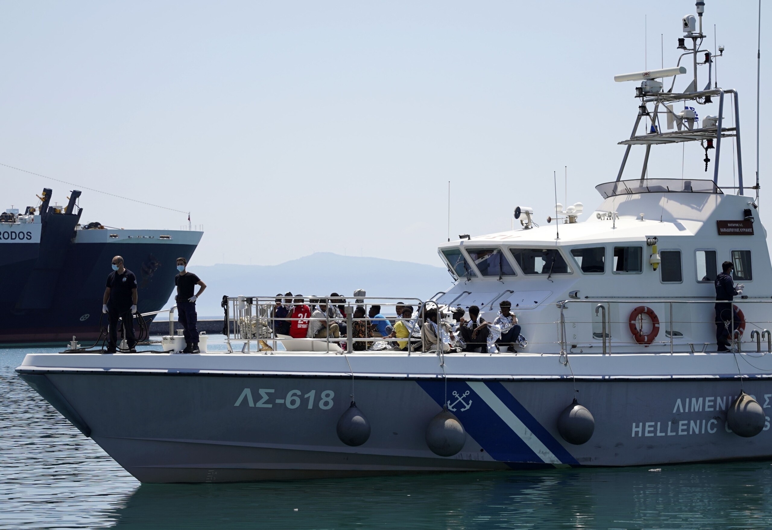 Migrants: rubber dinghy capsizes near Lesbos, 4 dead including 2 children