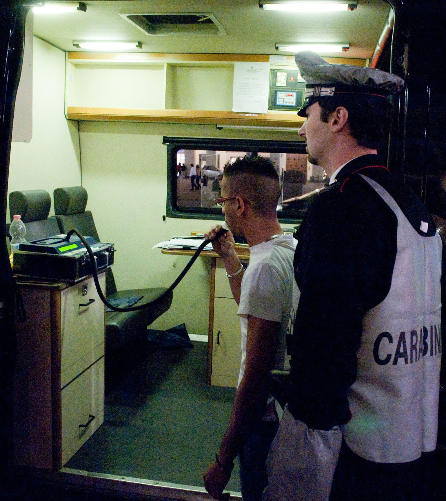 Milan, 20-year-old hit by a car while riding a scooter: driver tests positive for alcohol Milan, 20-year-old hit by a car while riding a scooter: driver tests positive for alcohol