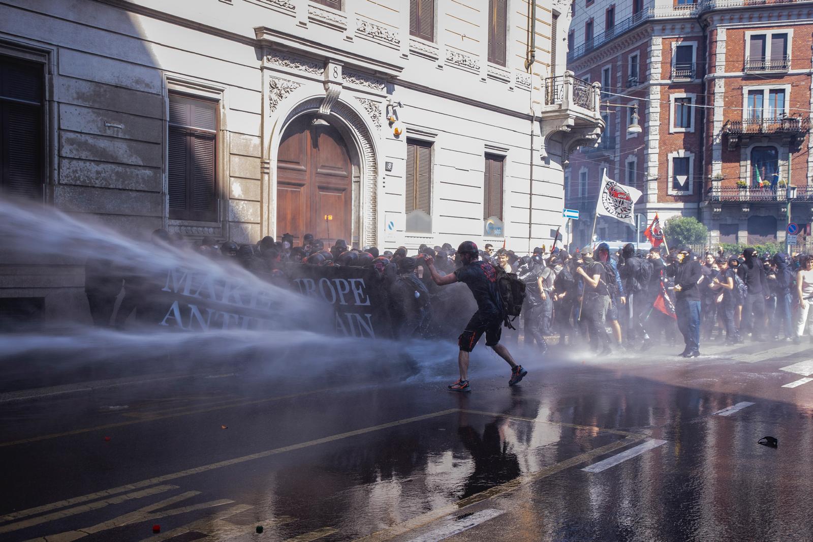 Milan: Clashes Between Police and Protesters at Anti-Remigration March