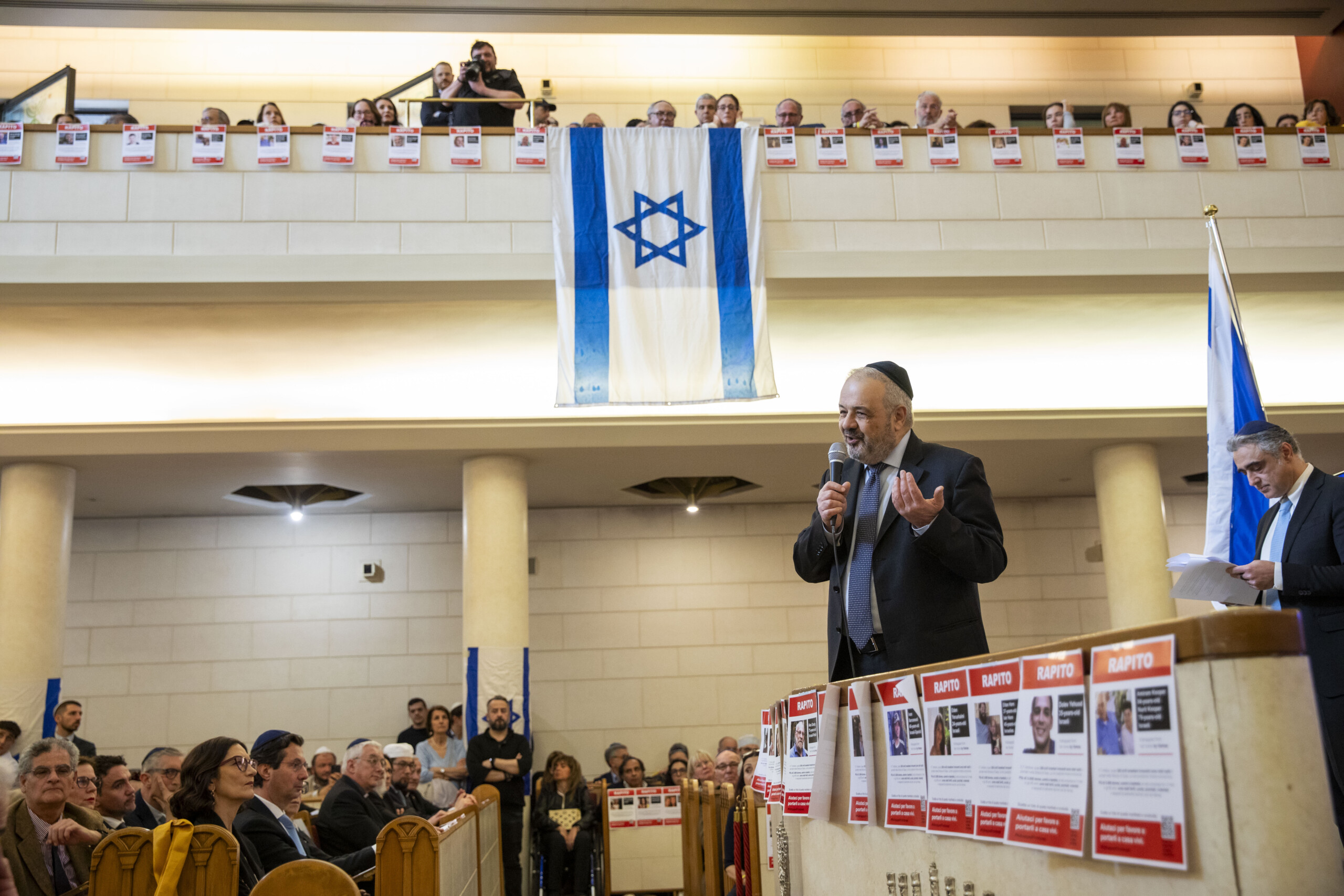 Milan: Nahum — Jewish boys beaten and insulted outside synagogue Milan: Nahum — Jewish boys beaten and insulted outside synagogue