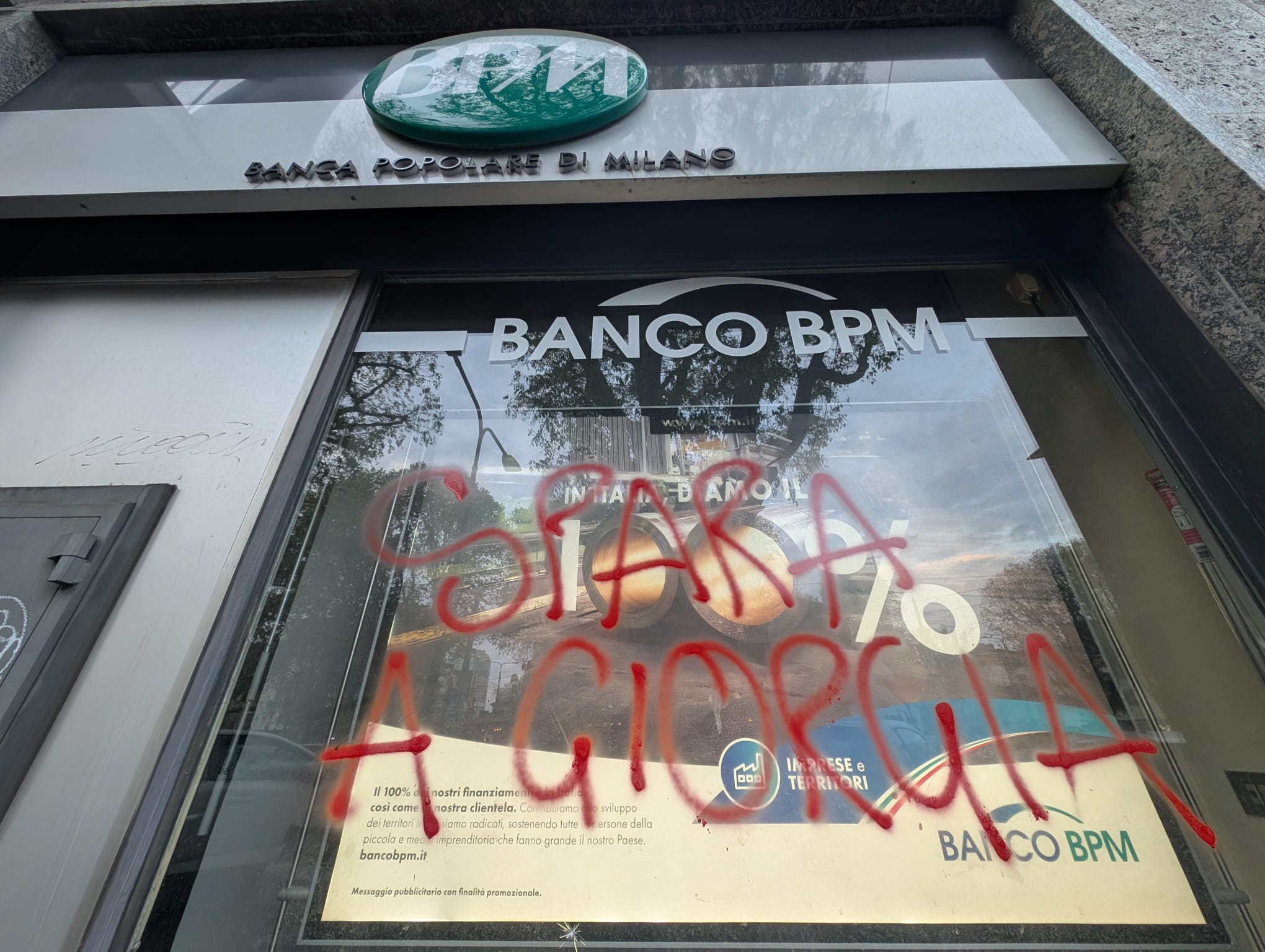 Milan: "Shoot Giorgia" Slogan on Bank Window After Pro-Palestine March