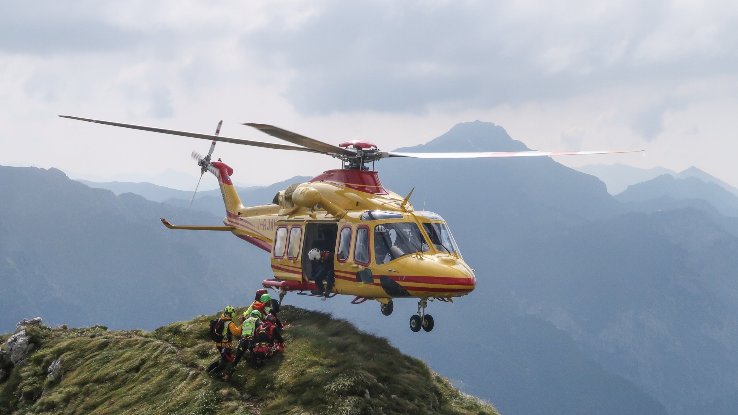 Mountain, two climbers fall on Presolana: one dead