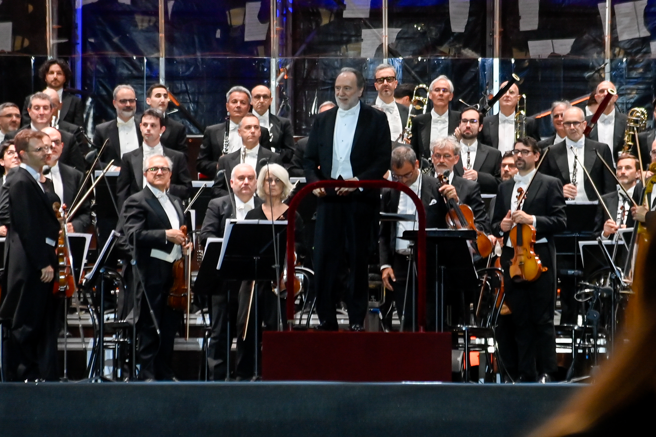 Music: 15,000 people gather in Piazza Duomo for the Filarmonica Scala concert in Milan