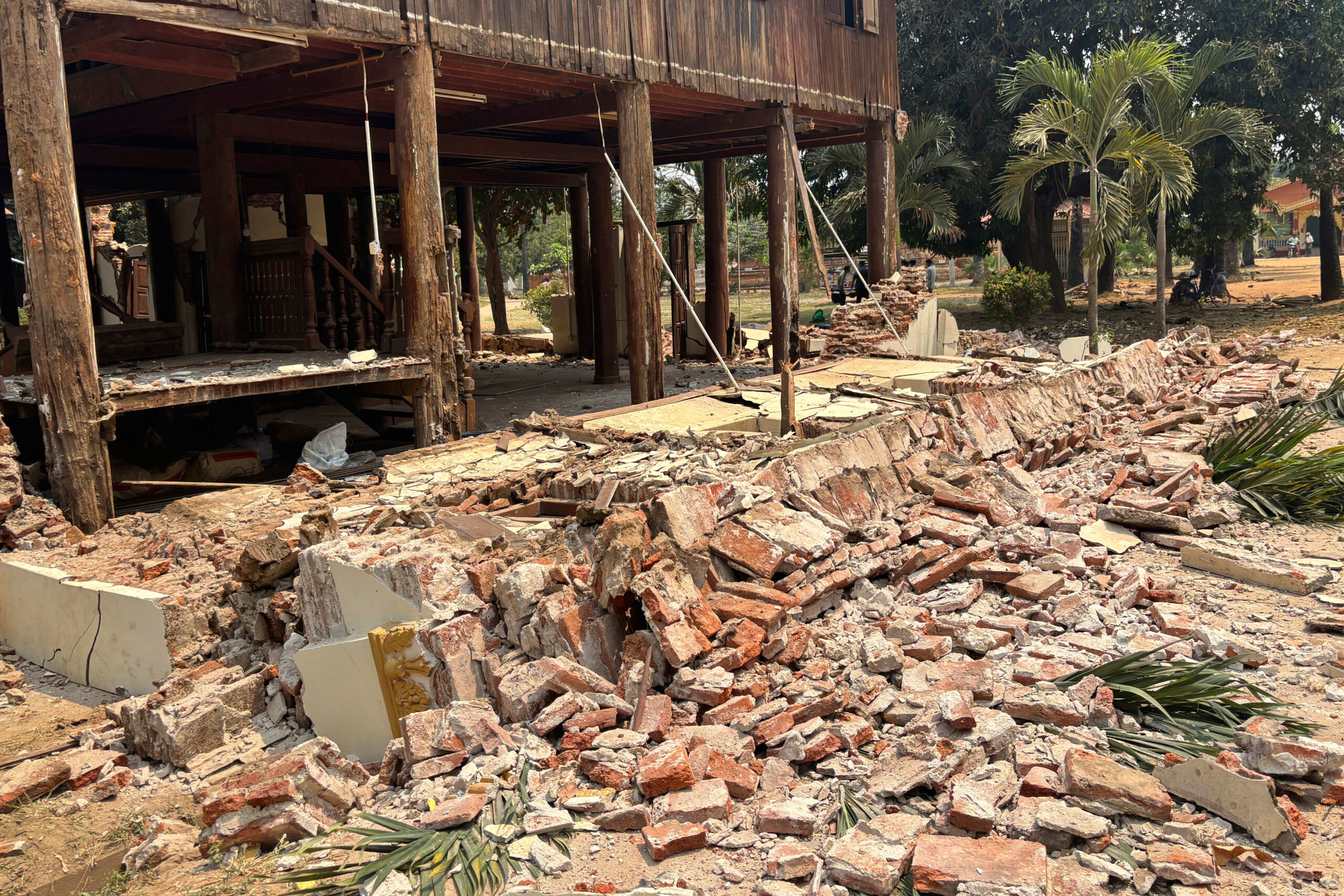 Myanmar: 12 children and teacher dead in nursery school collapse in Mandalay Myanmar: 12 children and teacher dead in nursery school collapse in Mandalay