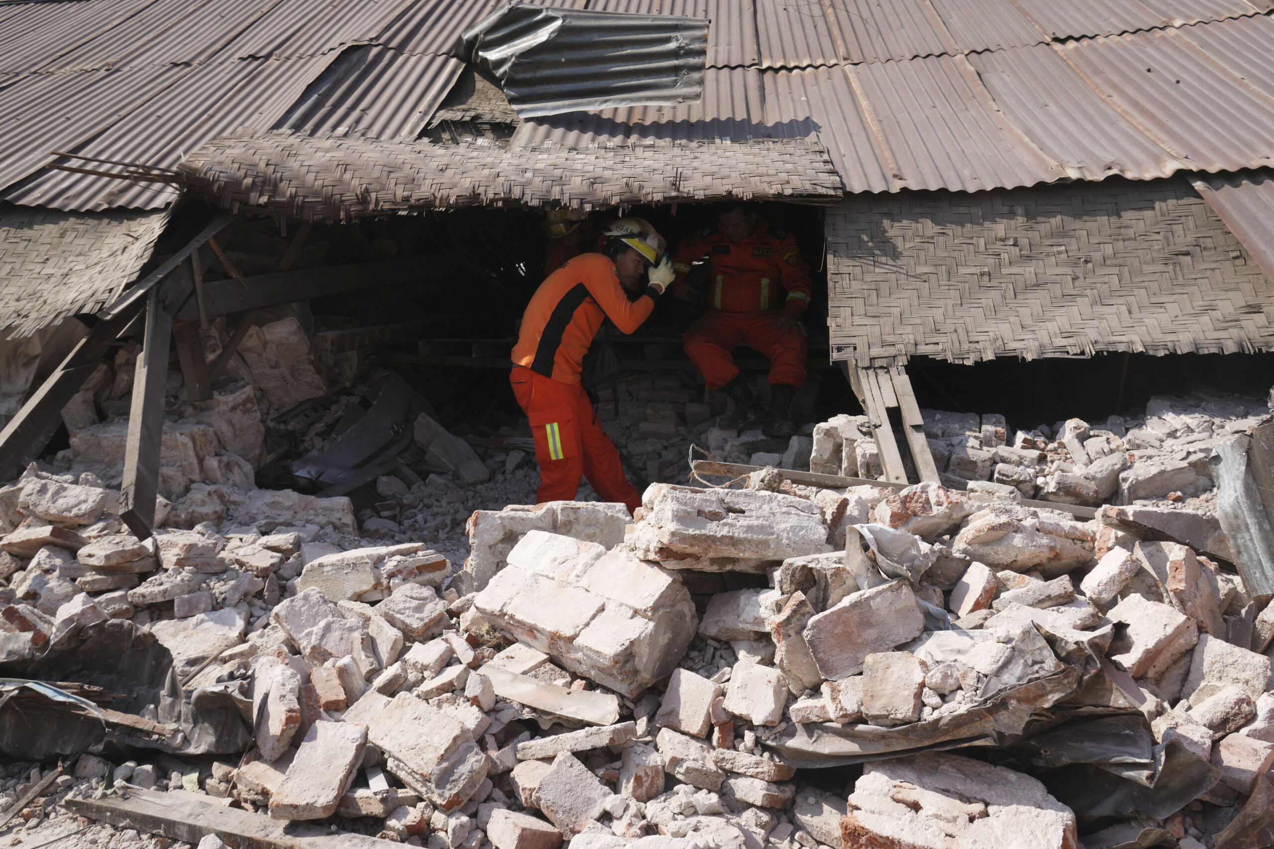 Myanmar: 26-year-old rescued alive from rubble after 5 days