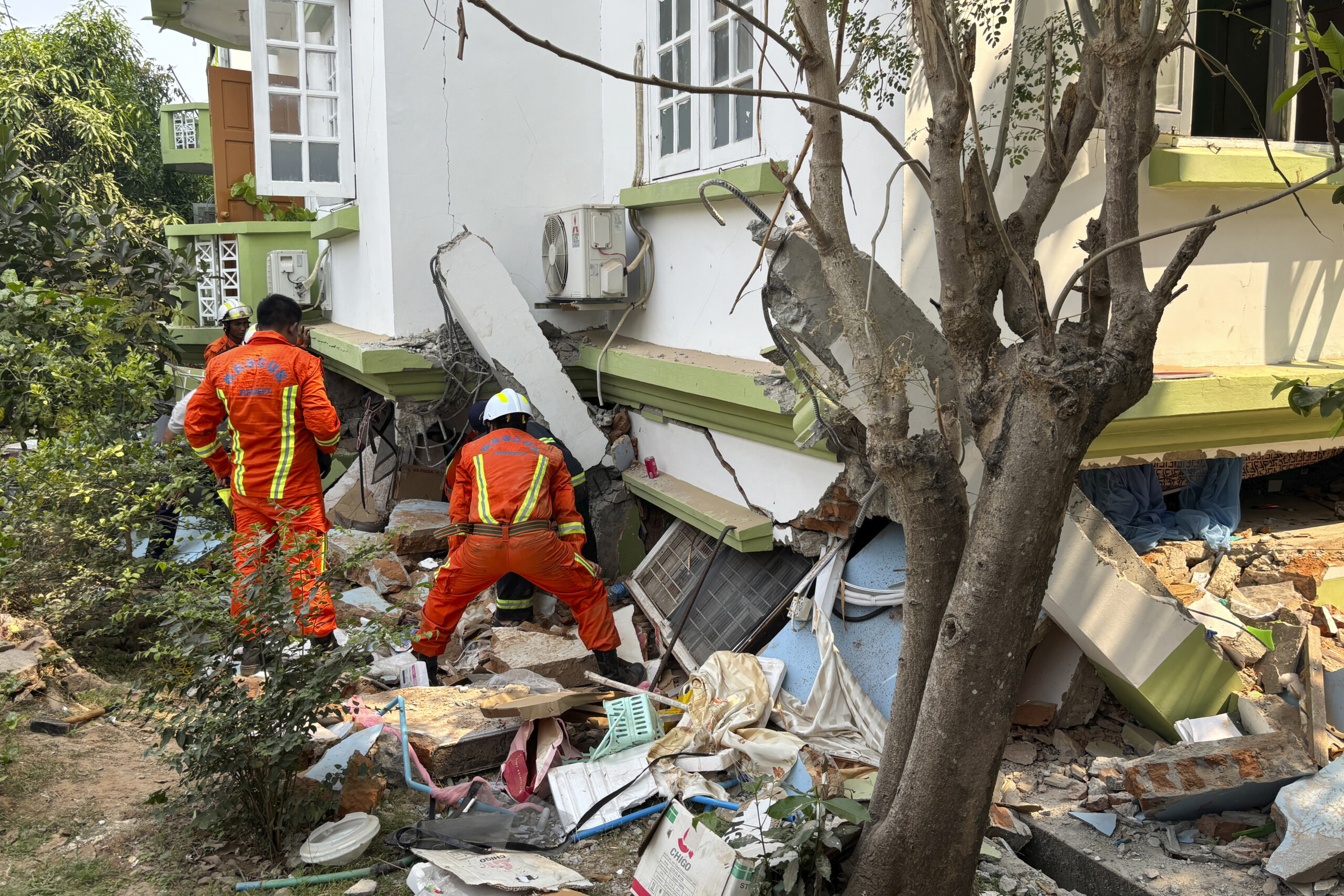 Myanmar, authorities: earthquake death toll rises to 1,700, 300 missing