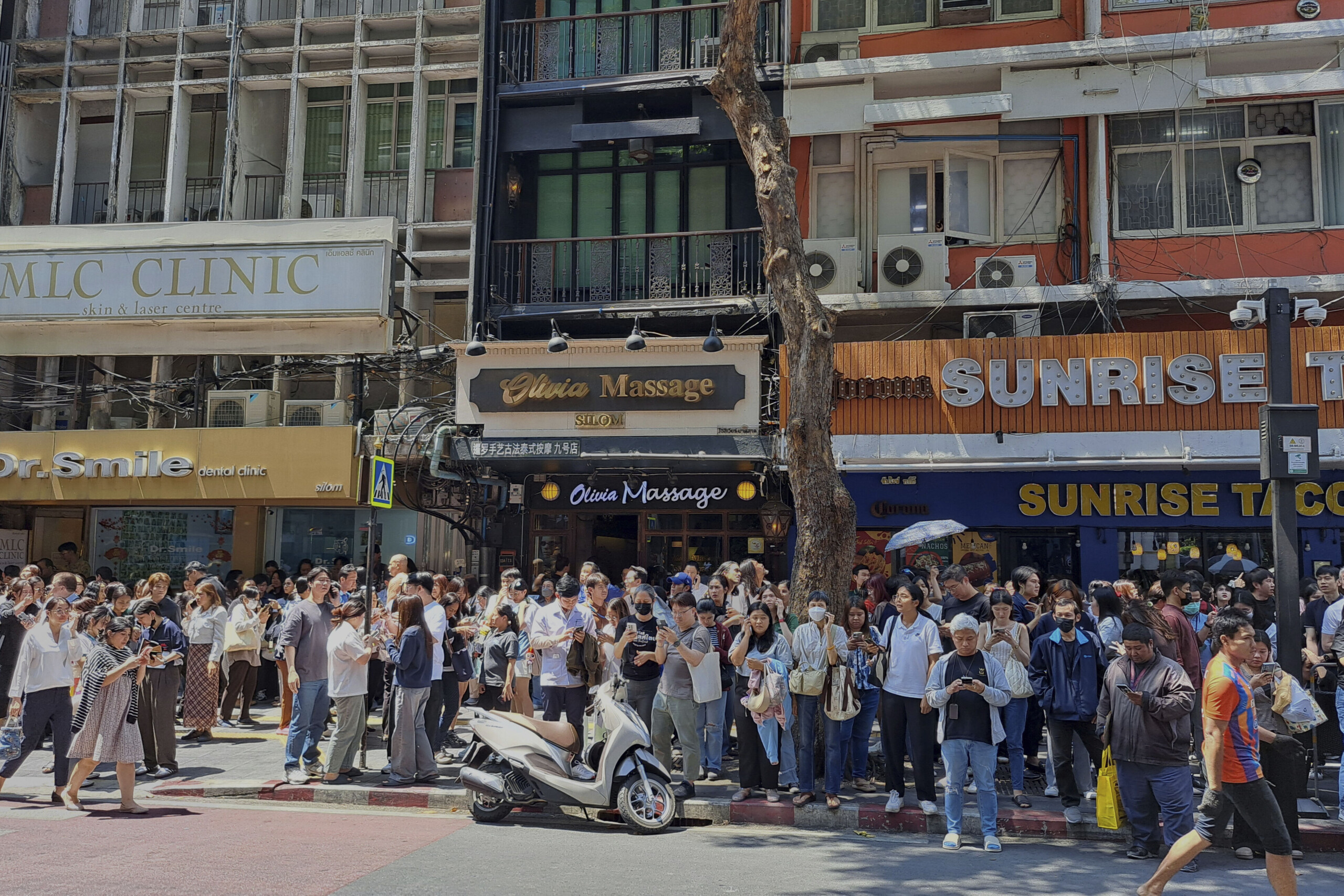 Myanmar, Italian in Bangkok: ‘Very strong quake, we struggled to stand’