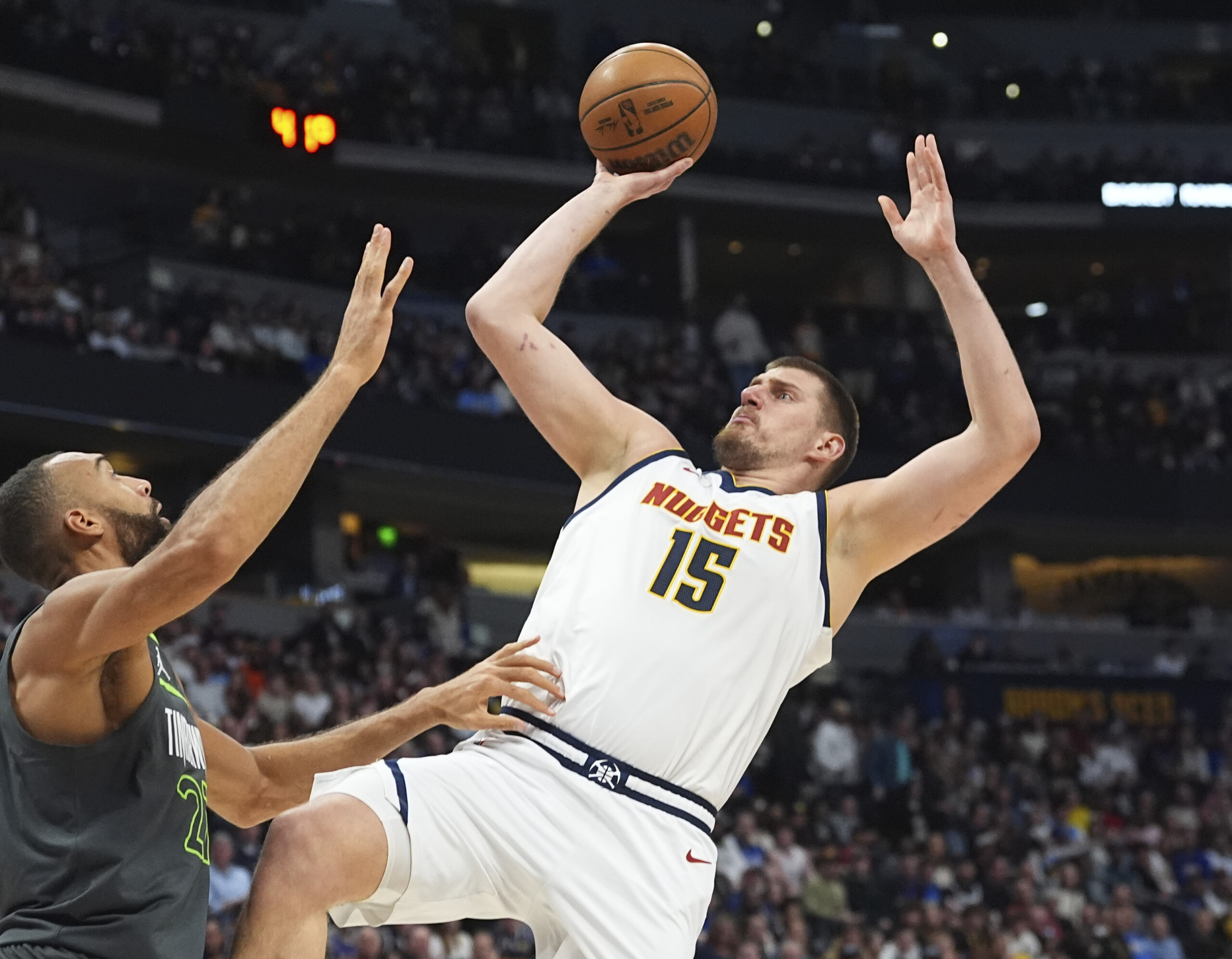 NBA: Golden State Beats Memphis; Super Jokic Not Enough for Denver