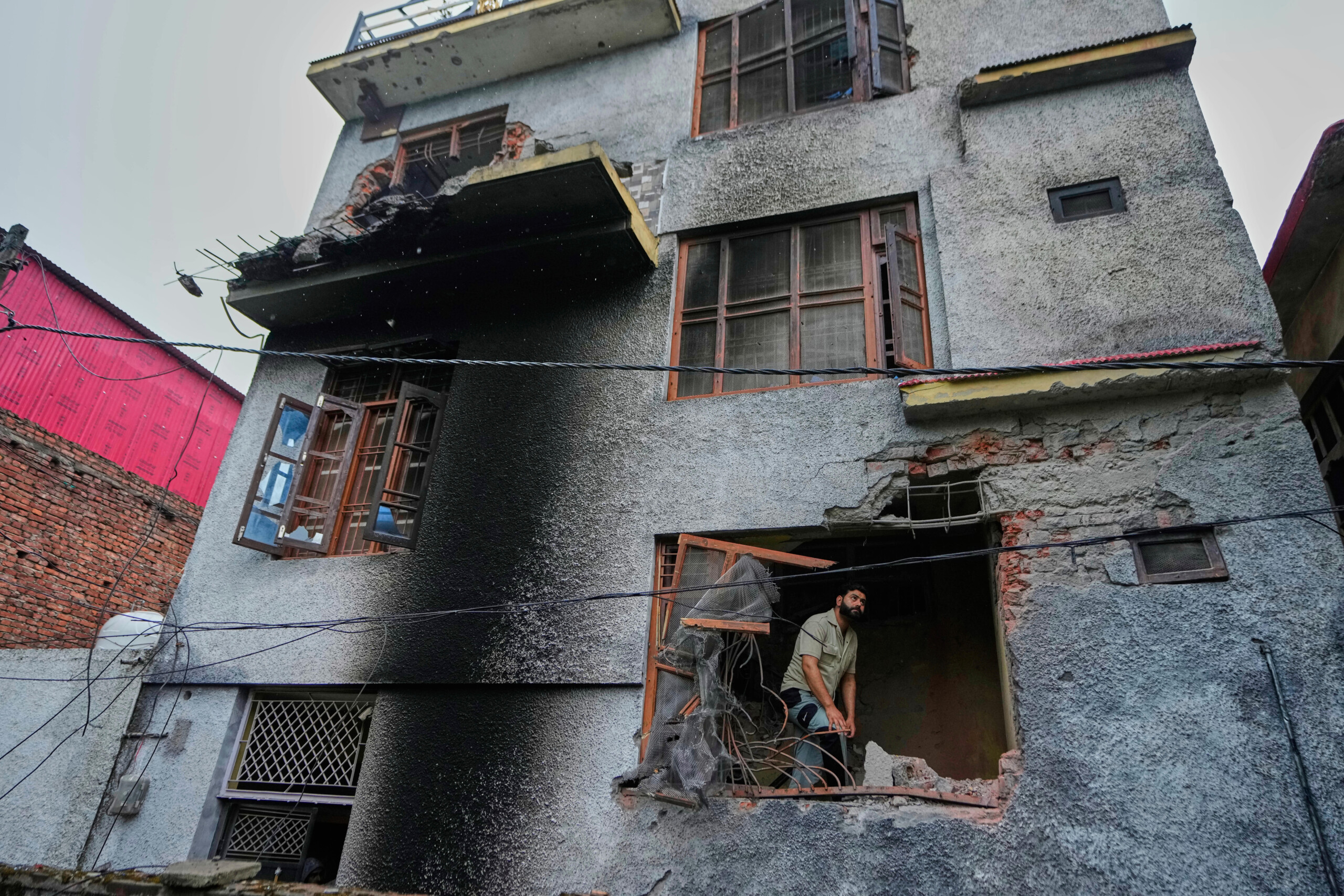 Pakistan: thousands evacuated in Kashmir, spent night in shelters Pakistan: thousands evacuated in Kashmir, spent night in shelters