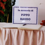 Pippo Baudo, floral wreath from the President of the Republic behind the coffin