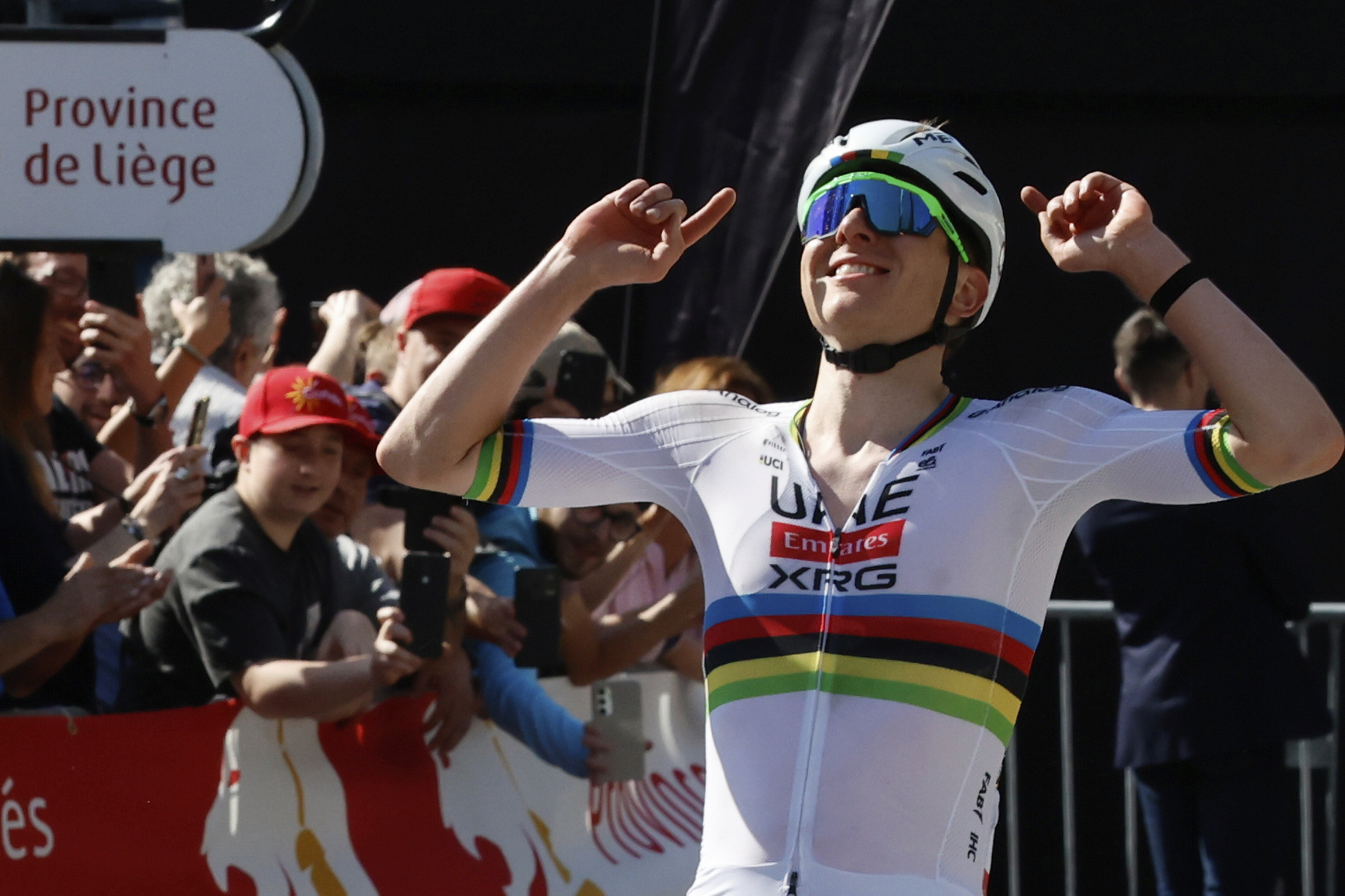 Pogacar triumphs in the Critérium du Dauphiné, final stage in Martinez Pogacar triumphs in the Critérium du Dauphiné, final stage in Martinez