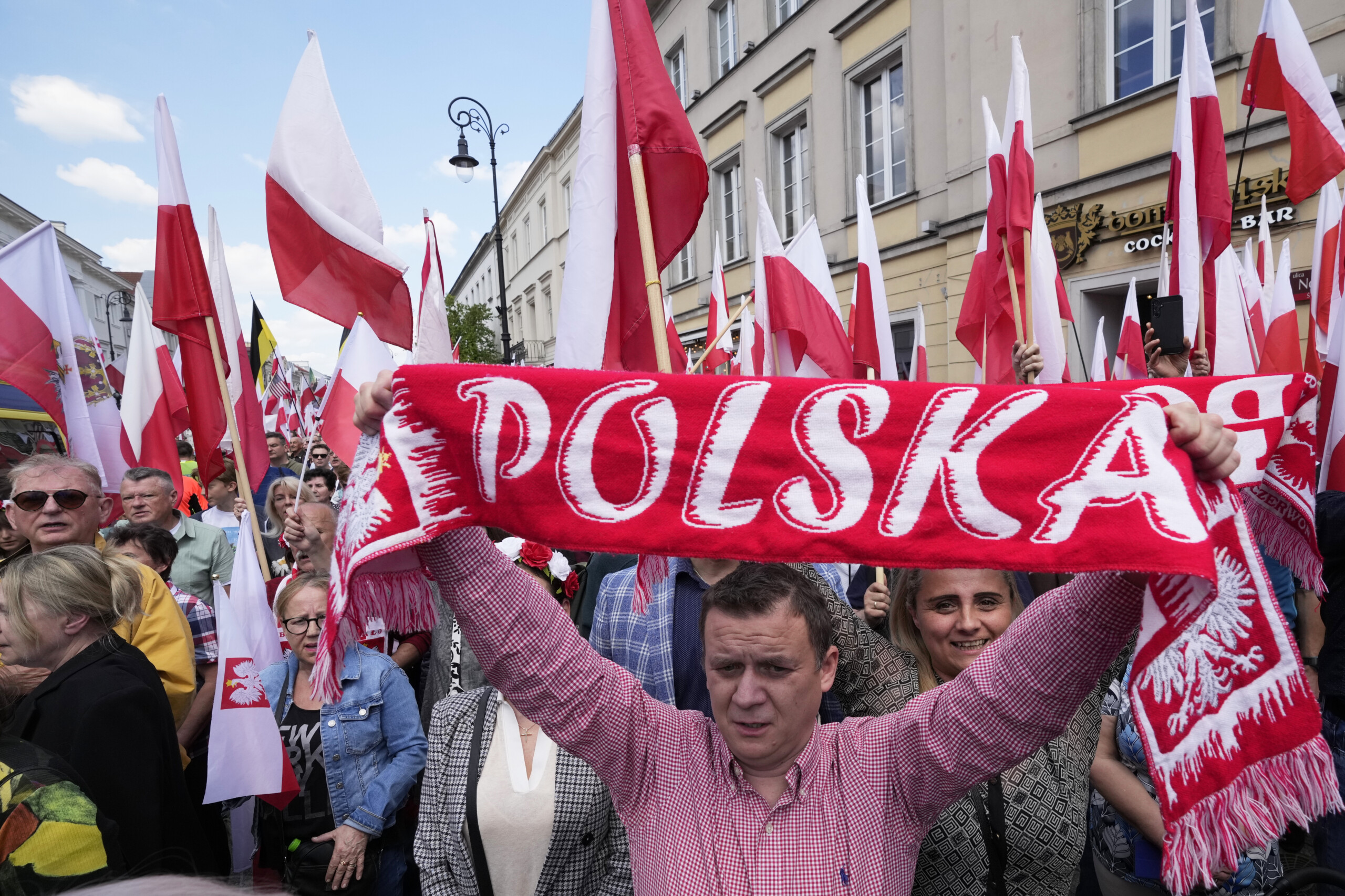 Poland, polling stations open for the second round of presidential elections Poland, polling stations open for the second round of presidential elections