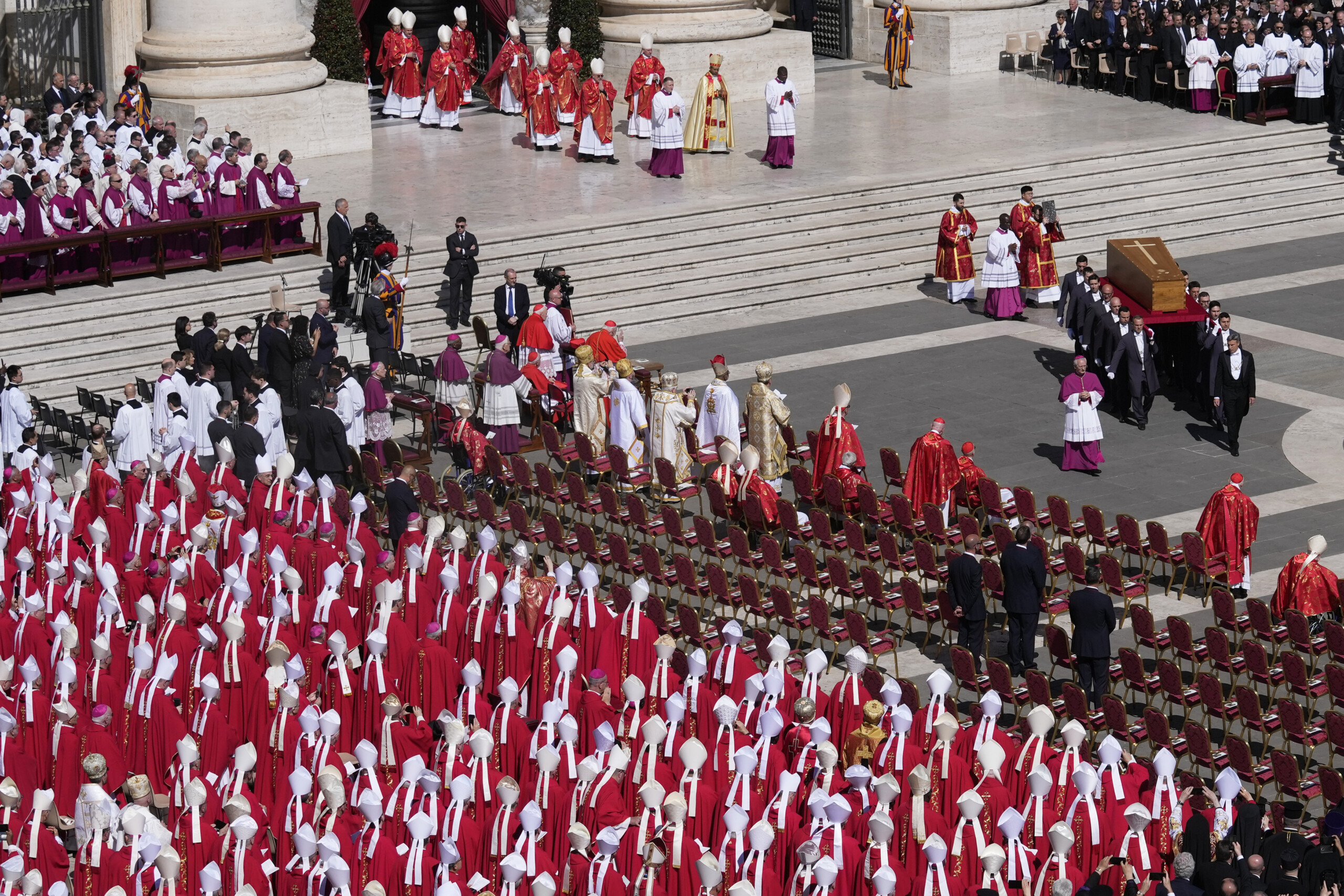 Pope: 5,000 concelebrants at the funeral, over 200 cardinals