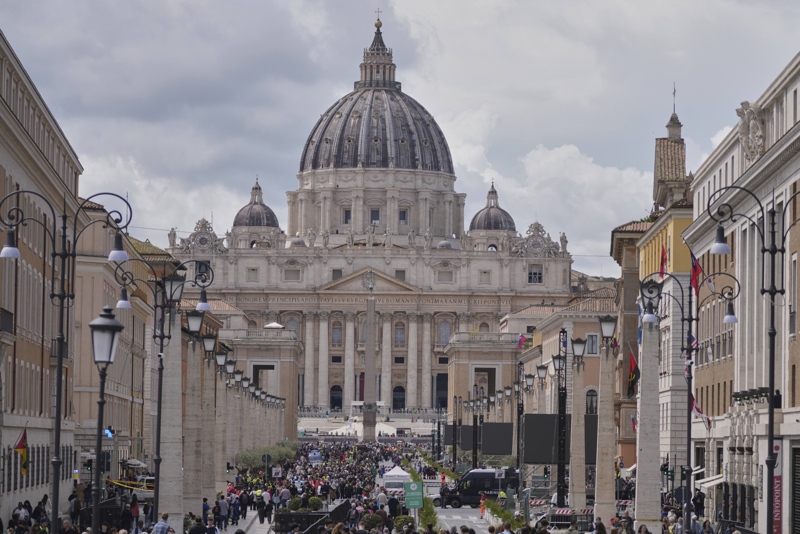 Pope, enhanced traffic services and roads closed around St Peter's