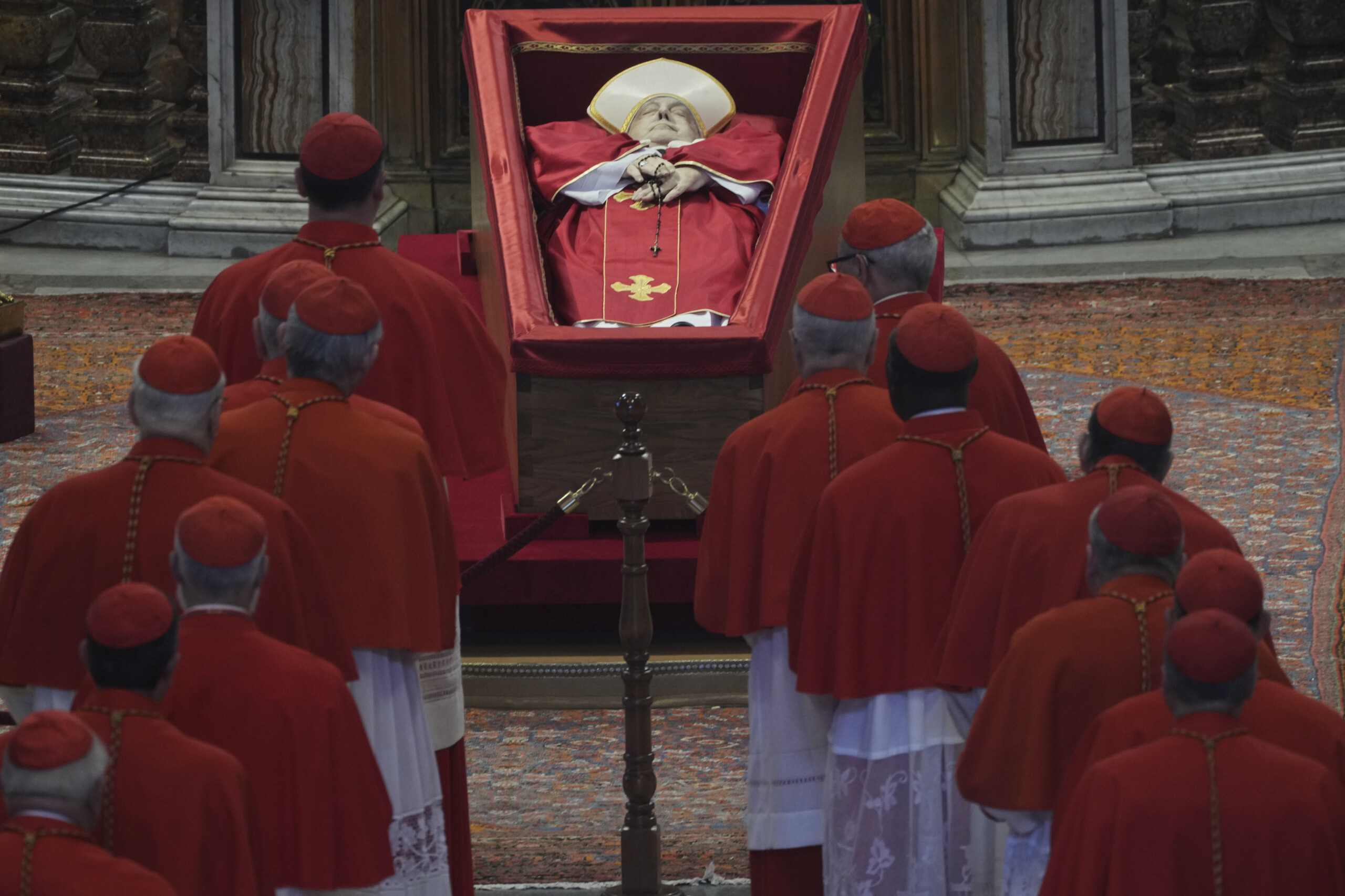 Pope Francis: Basilica open to faithful for final farewell
