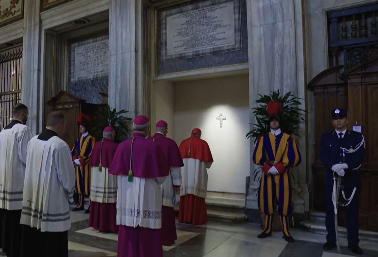 Pope Francis: Burial lasted 30 minutes, Bergoglio’s family present