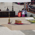 Pope Francis: Cardinal Re blesses and incenses Bergoglio’s coffin