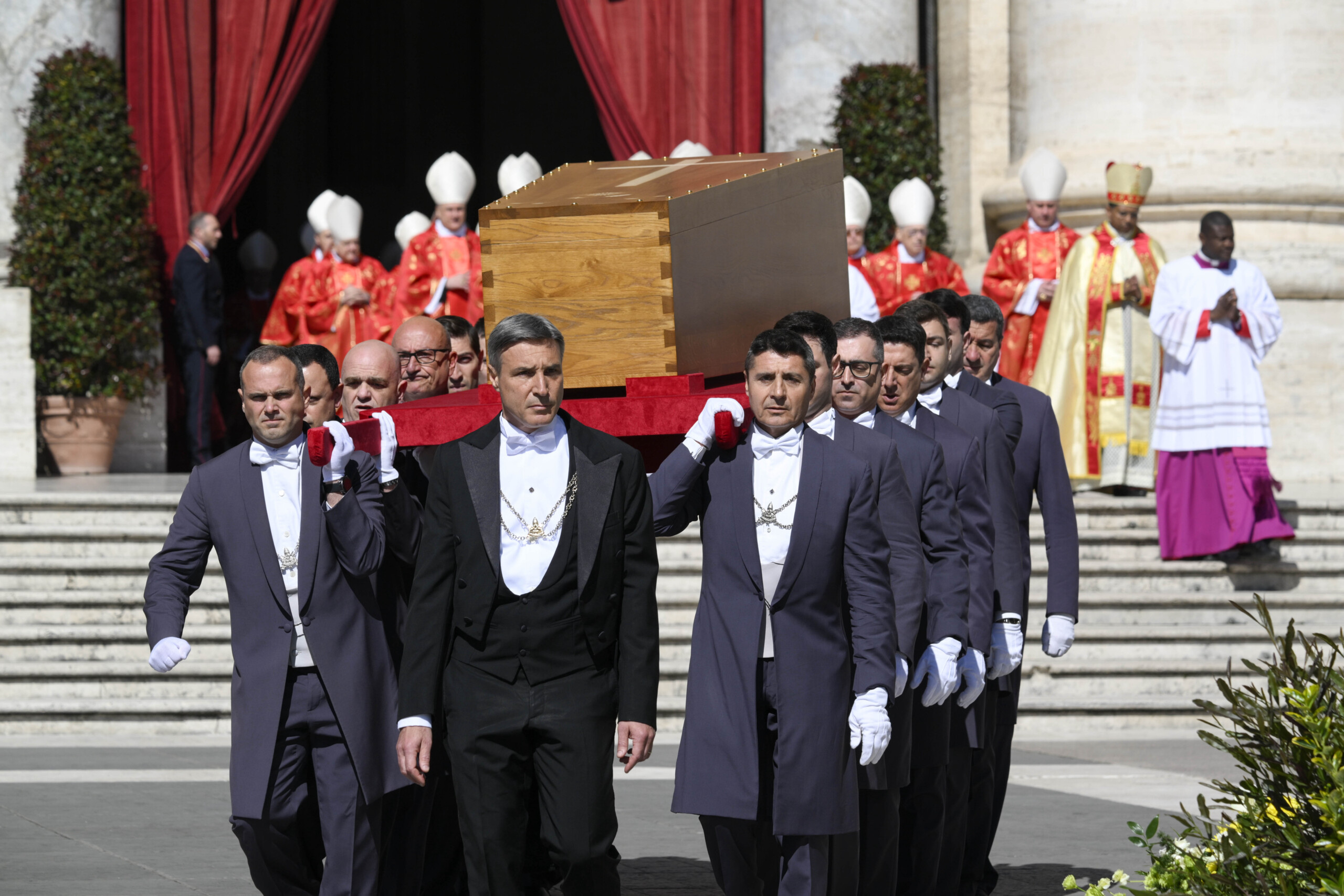 Pope Francis' Funeral Ends, Funeral Procession Begins Pope Francis' Funeral Ends, Funeral Procession Begins