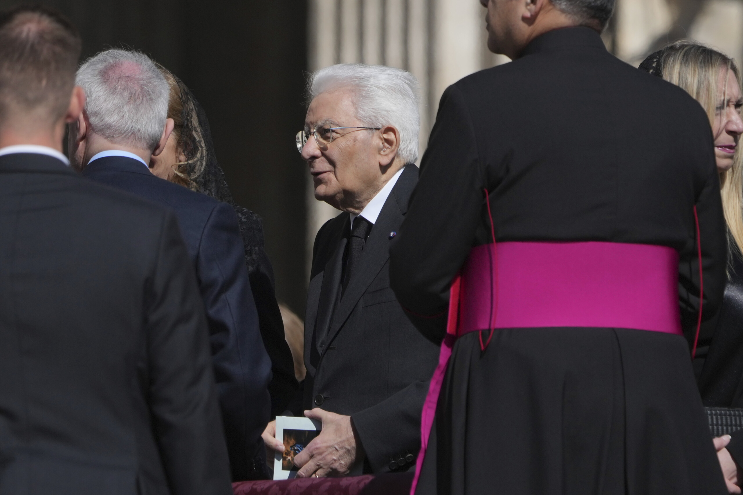 Pope Francis' Funeral, Mattarella Pays His Respects Before the Coffin Pope Francis' Funeral, Mattarella Pays His Respects Before the Coffin